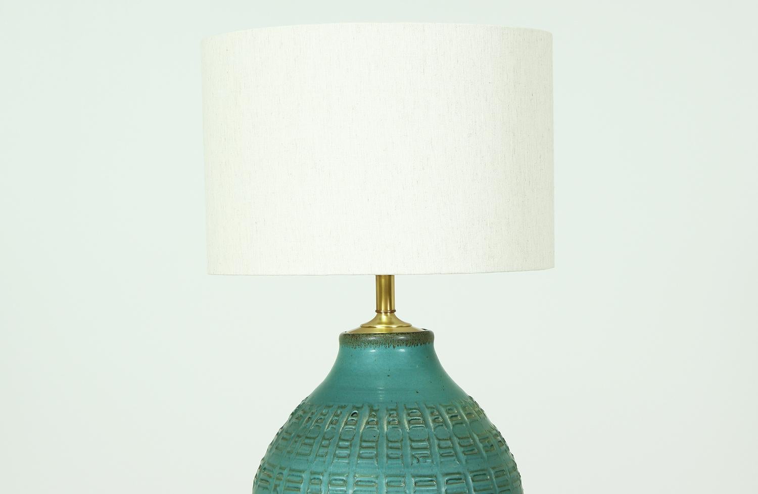 Mid-Century Modern Bob Kinzie “N-Series” Glazed Teal Ceramic Table Lamp for Affiliated Craftsmen