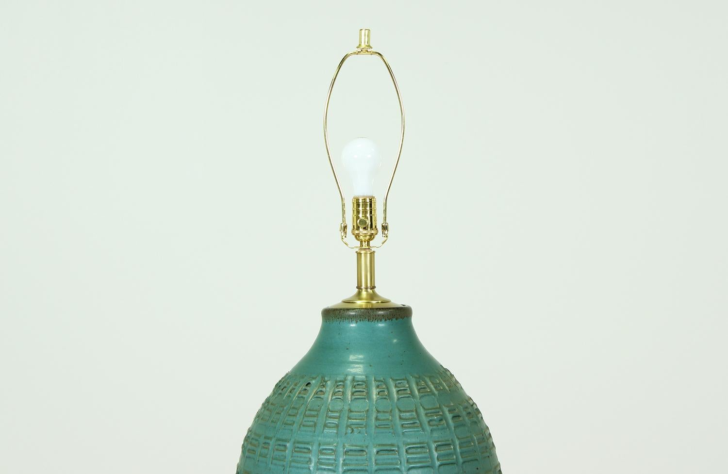 American Bob Kinzie “N-Series” Glazed Teal Ceramic Table Lamp for Affiliated Craftsmen