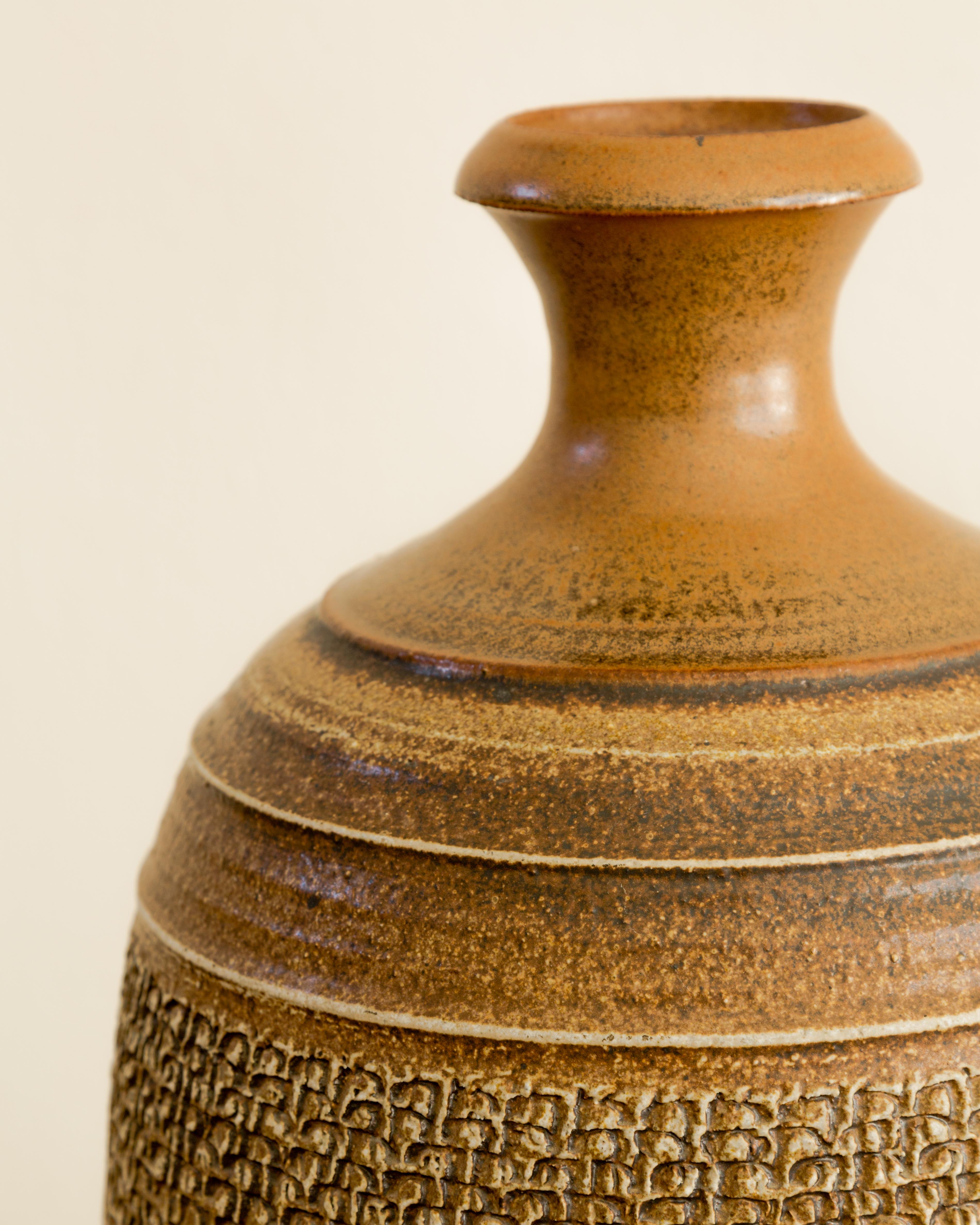 Bob Kinzie  Vaso con texture a rilievo In condizioni buone in vendita a West Hollywood, CA