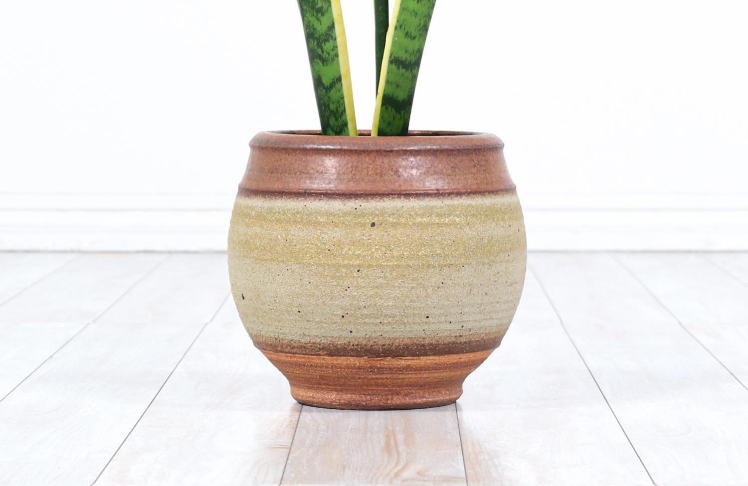 American Bob Kinzie Stoneware Pottery Vase Planter for Affiliated Craftsmen For Sale