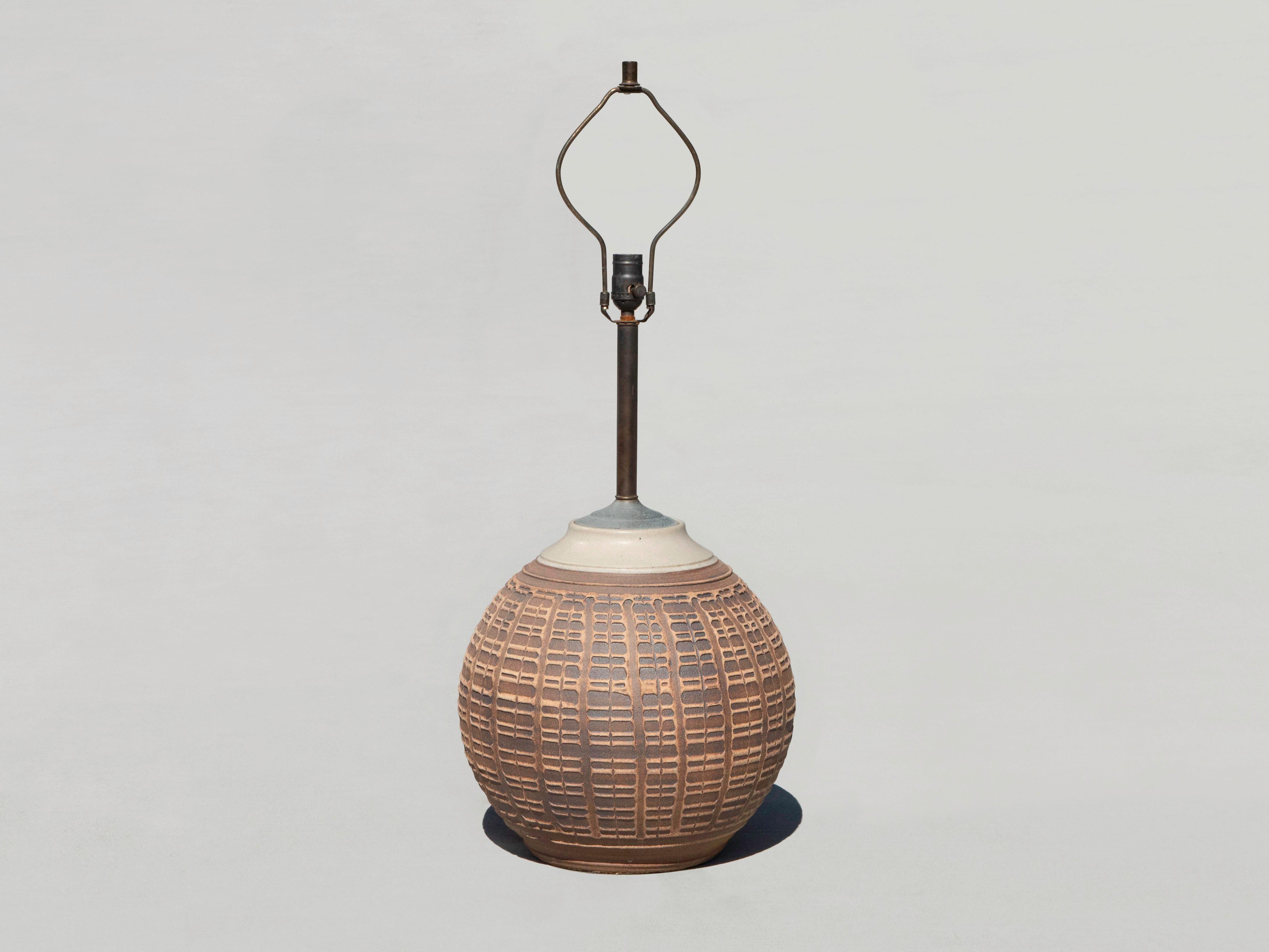 Bob Kinzie Tischlampe aus Steingut für Affiliated Craftsmen, Kalifornien 1960er Jahre (Moderne der Mitte des Jahrhunderts) im Angebot