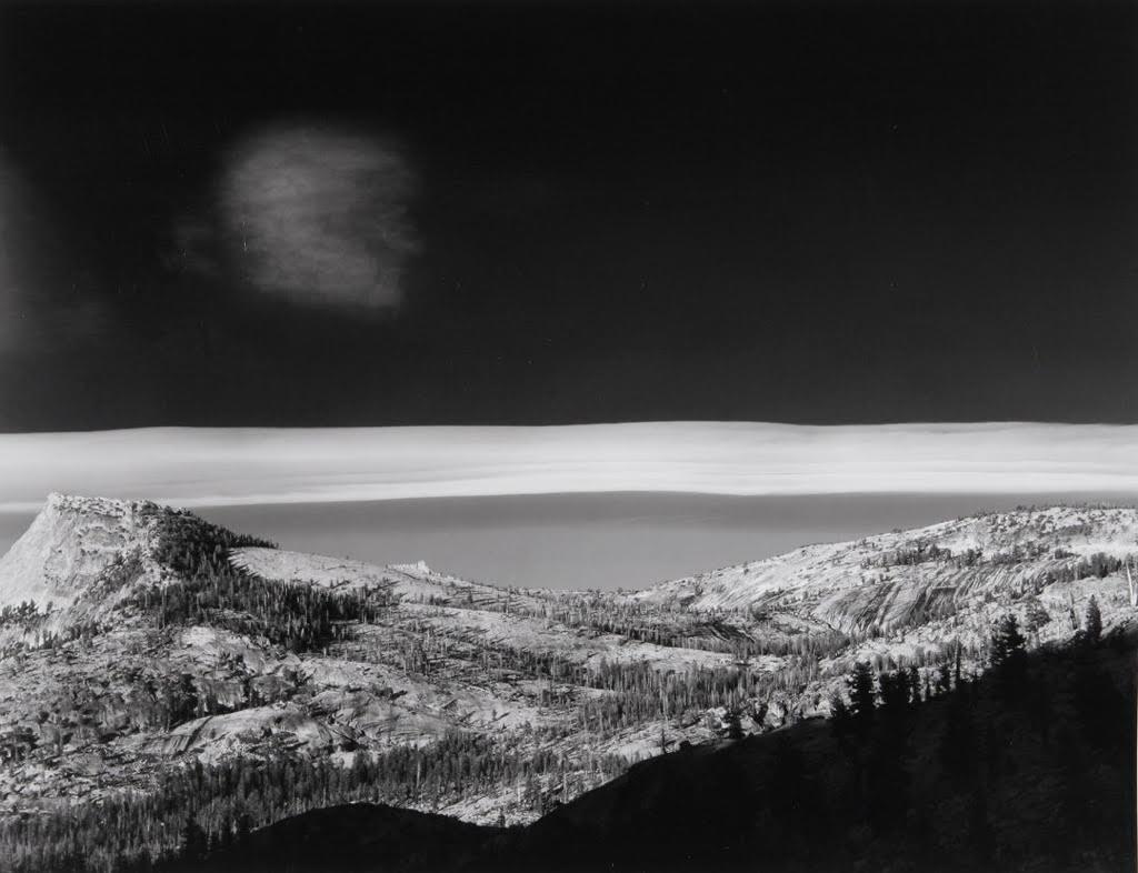 Bob Kolbrener Landscape Photograph – Sierra Wave Cloud, Yosemite National Park