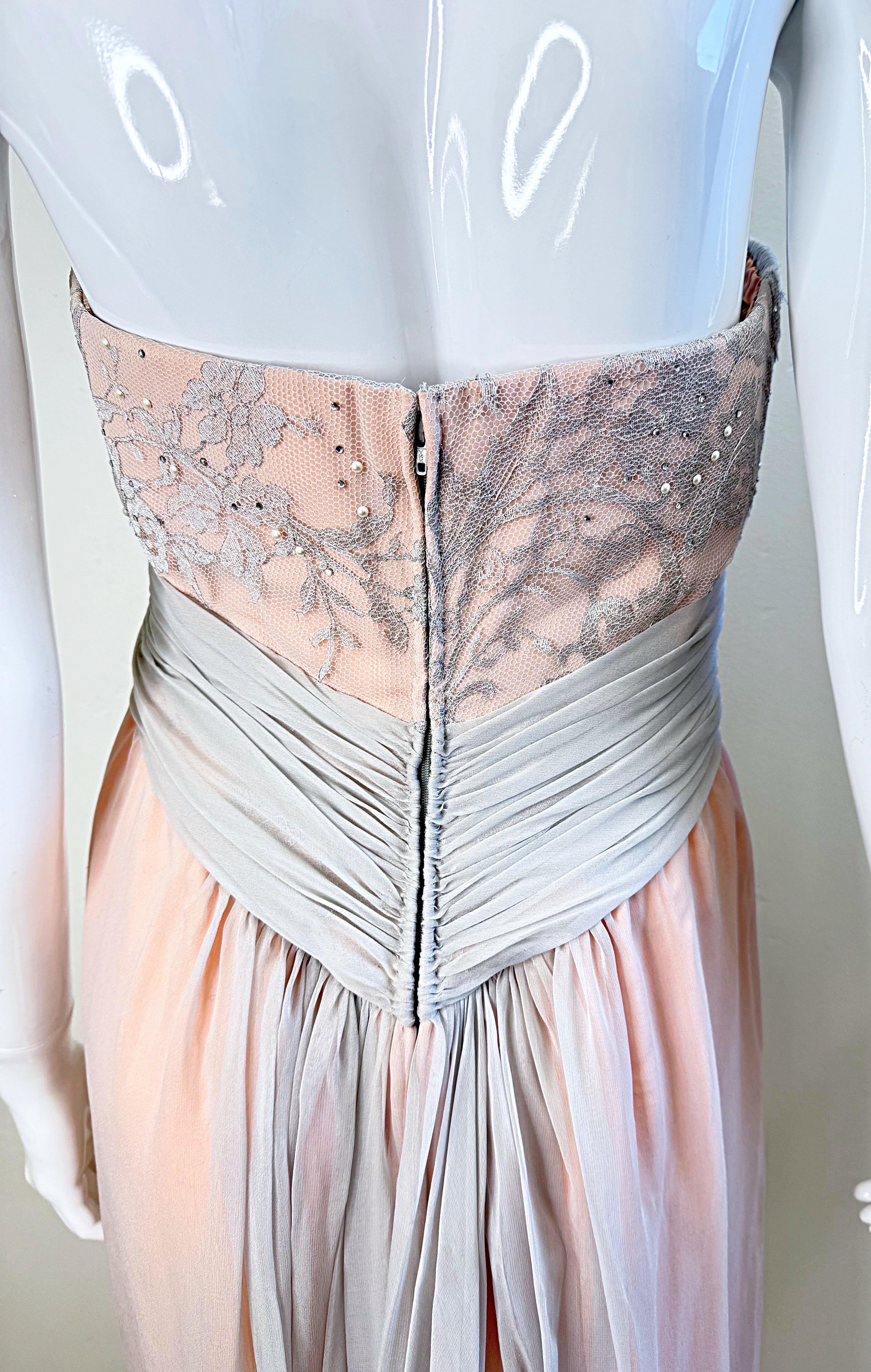 Bob Mackie Años 80 Talla 6 Rosa Claro + Gris Vestido Grecian de gasa de seda sin tirantes en venta 4