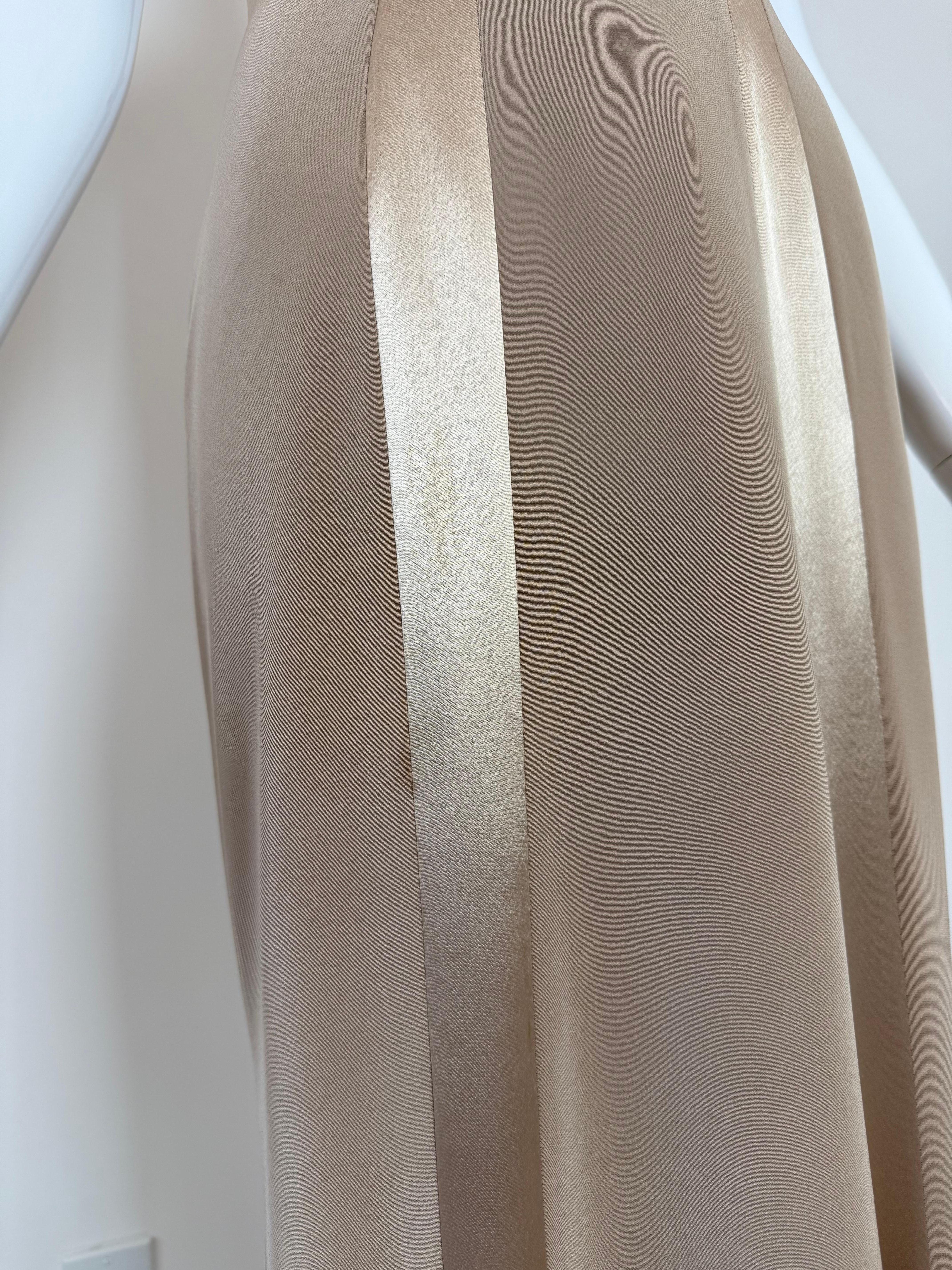 BOB MACKIE 1997 Vintage Runway Beige Evening Gown Open Back Bridal Wedding en vente 8