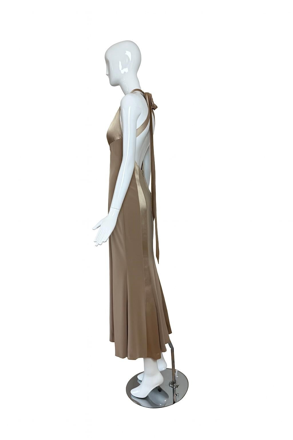 BOB MACKIE 1997 Vintage Runway Beige Evening Gown Open Back Bridal Wedding en vente 2
