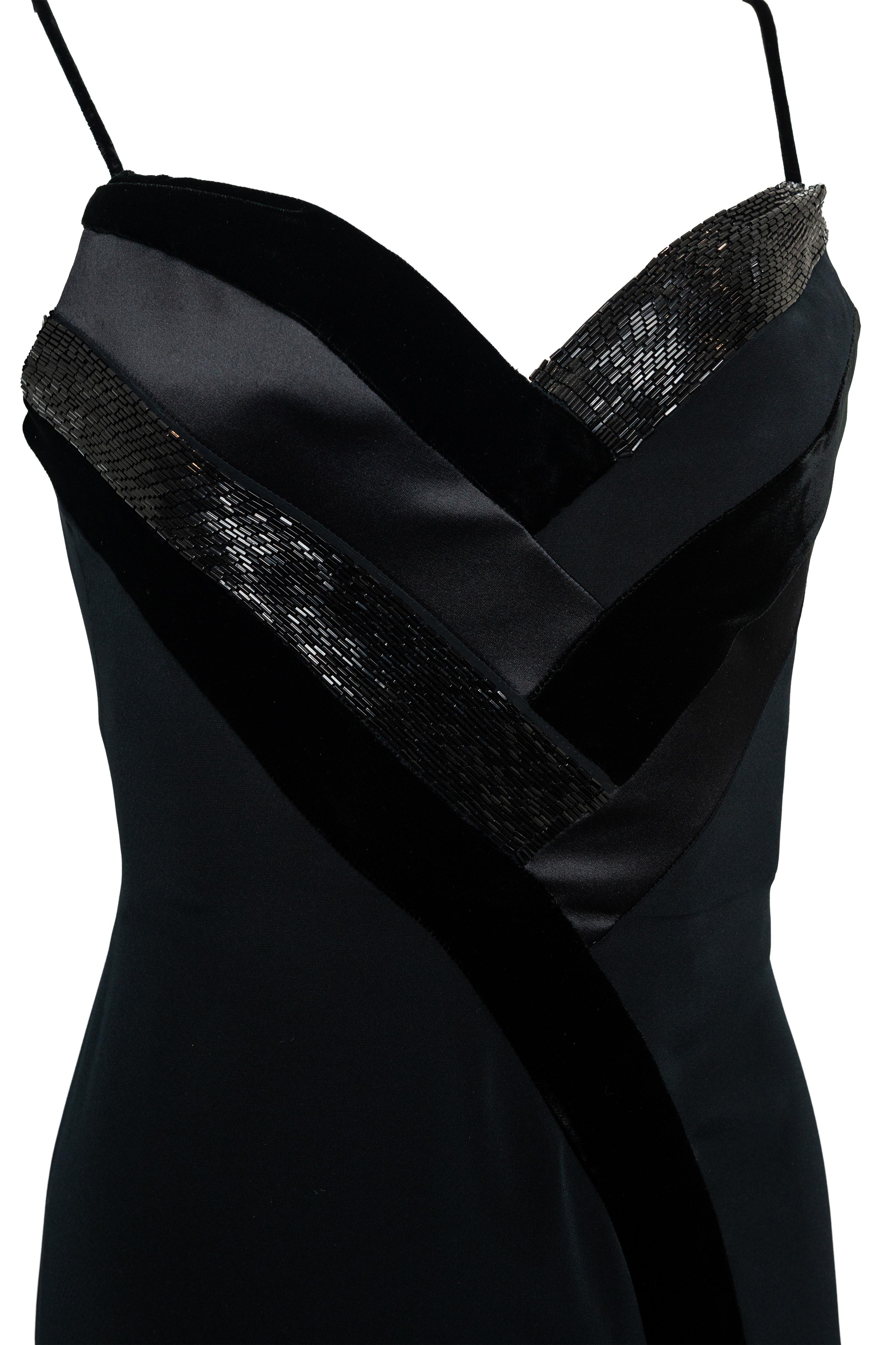 Bob Mackie Black Evening Gown With Velvet & Beaded Trim Excellent état - En vente à Los Angeles, CA