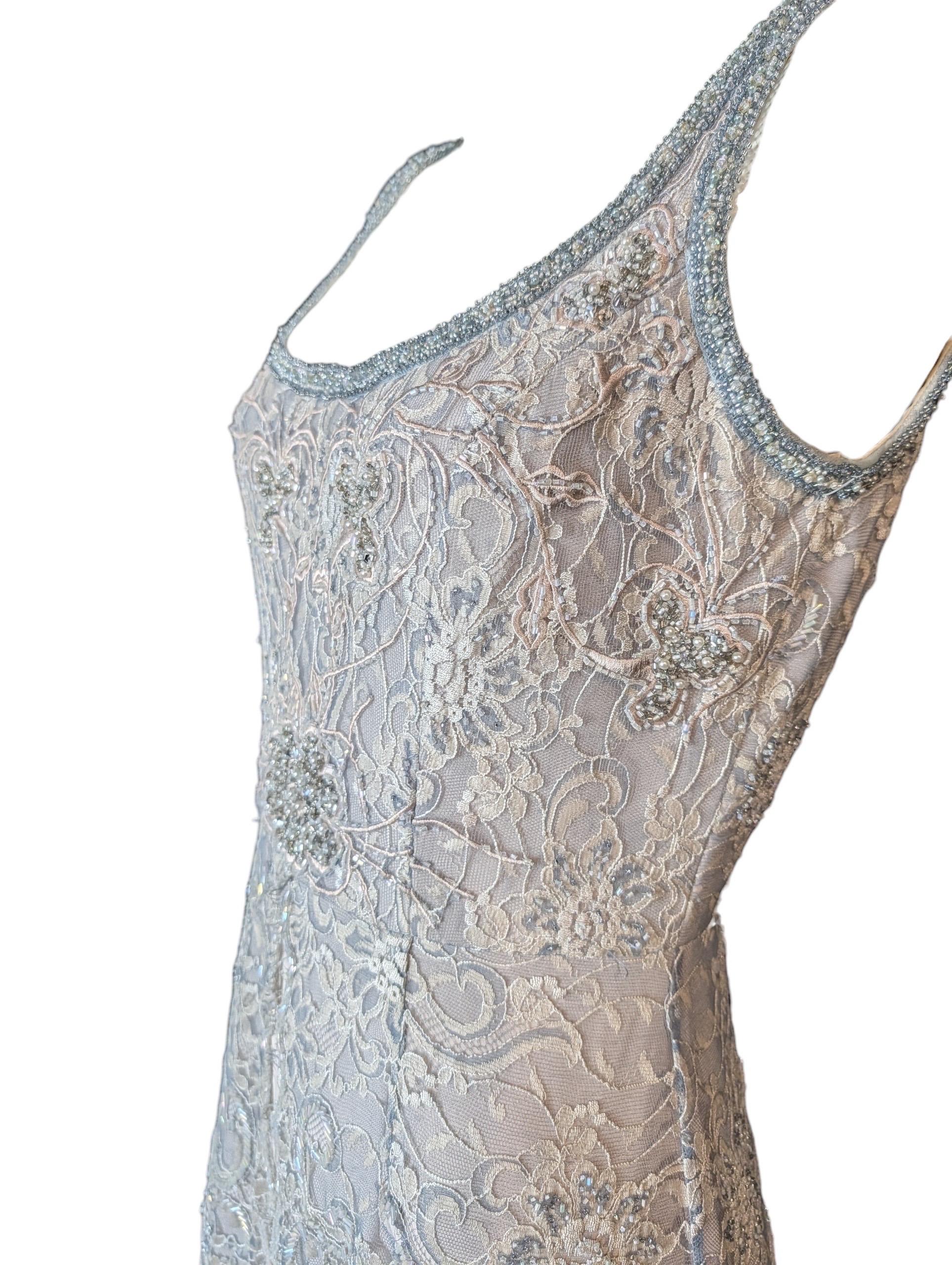 Bob Mackie - Robe en dentelle perlée - Bleu glacier en vente 3