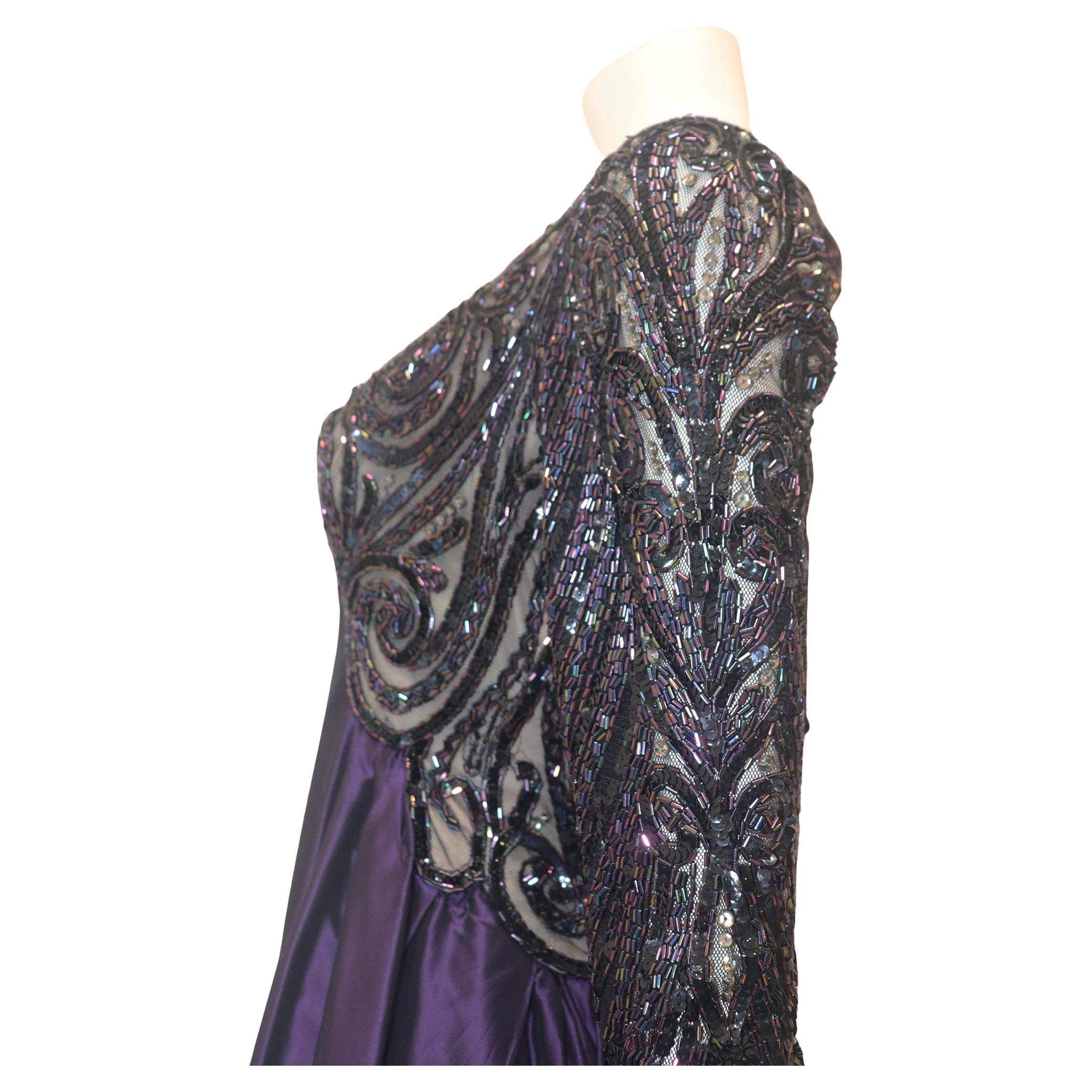 BOB MACKIE Lila Tea Length-Kleid mit perlenbesetztem Mieder und Ärmeln und offenem Rückenausschnitt im Zustand „Hervorragend“ im Angebot in Los Angeles, CA
