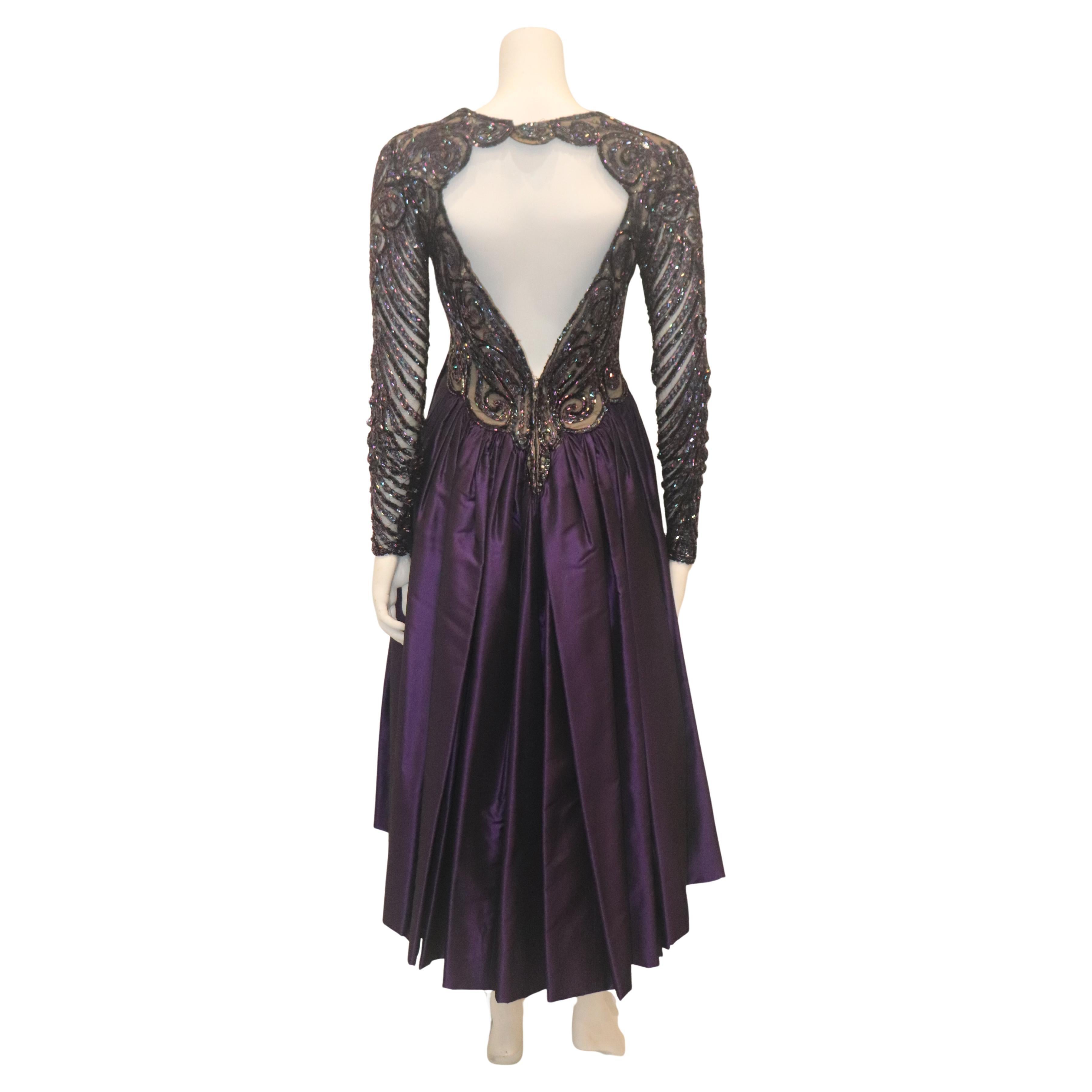 BOB MACKIE Lila Tea Length-Kleid mit perlenbesetztem Mieder und Ärmeln und offenem Rückenausschnitt im Angebot 1
