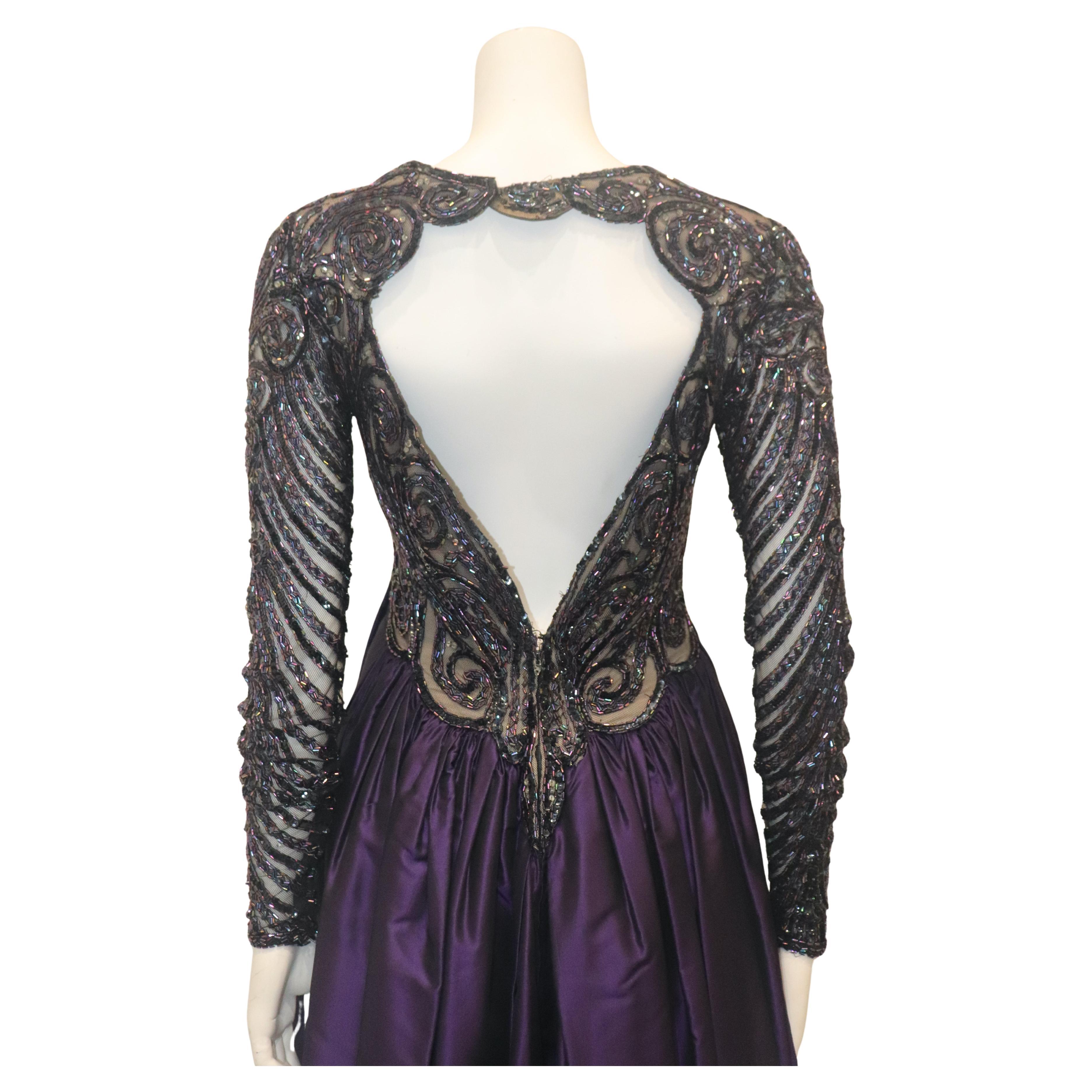 BOB MACKIE Lila Tea Length-Kleid mit perlenbesetztem Mieder und Ärmeln und offenem Rückenausschnitt im Angebot 2