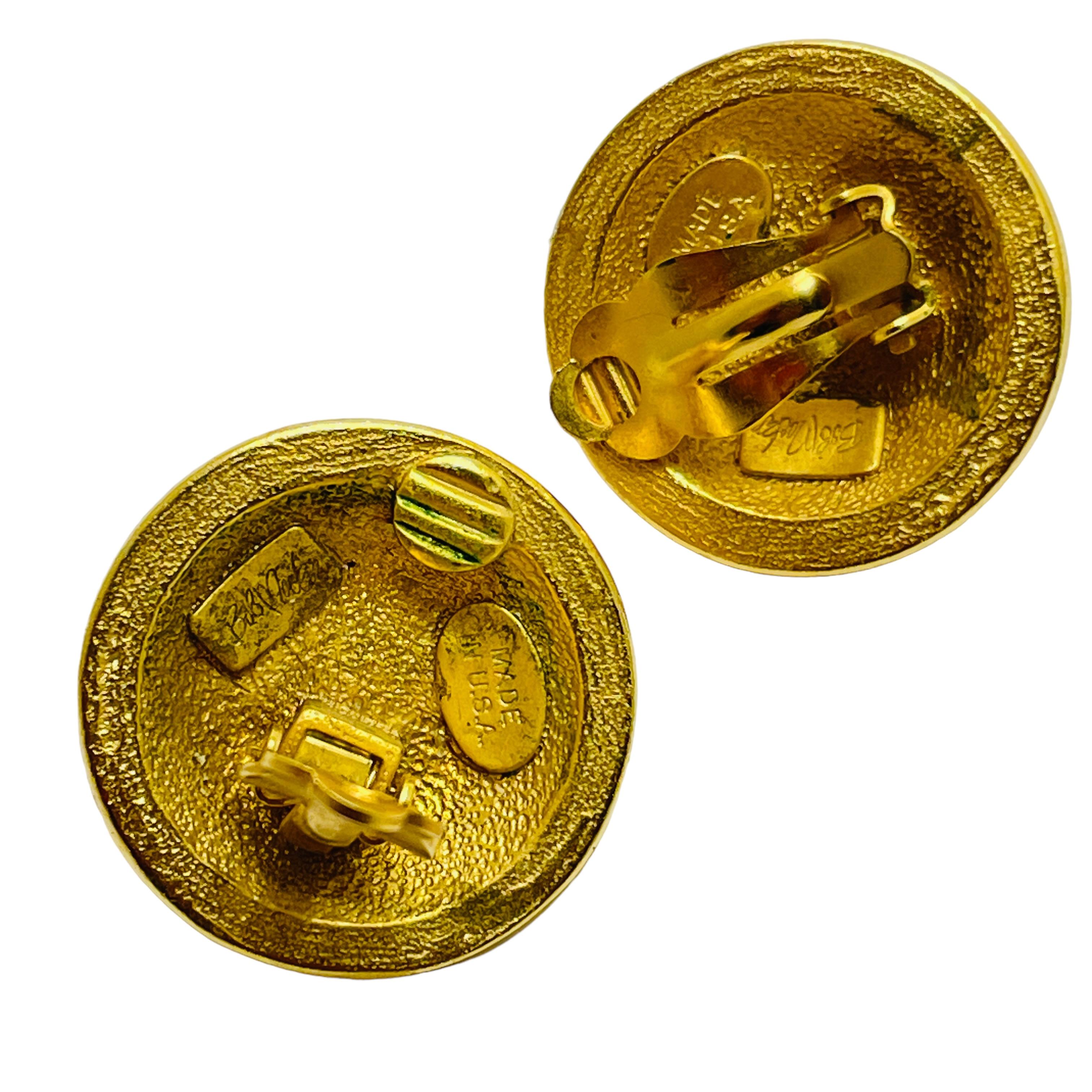 BOB MACKIE signed gold pearl designer runway clip on earrings In Good Condition For Sale In Palos Hills, IL