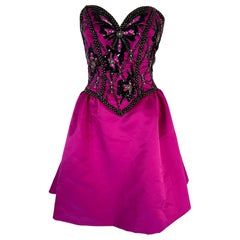 Bob Mackie, abito da sera senza spalline con corpetto di perline e gonna semi-piena di colore fucsia 6