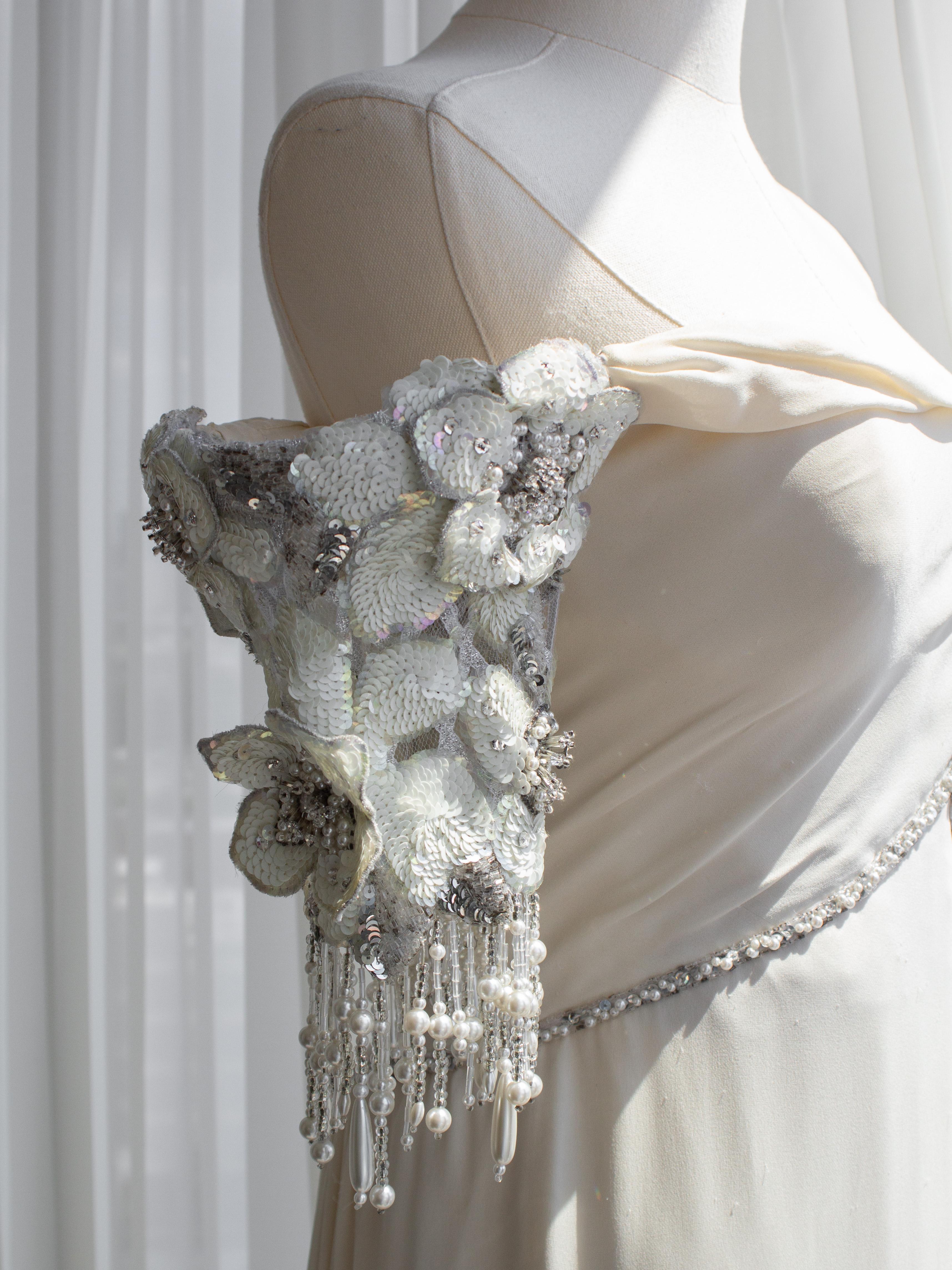 Women's Bob Mackie Vintage 1980s White Flower Embellished Bridal Gown For Sale