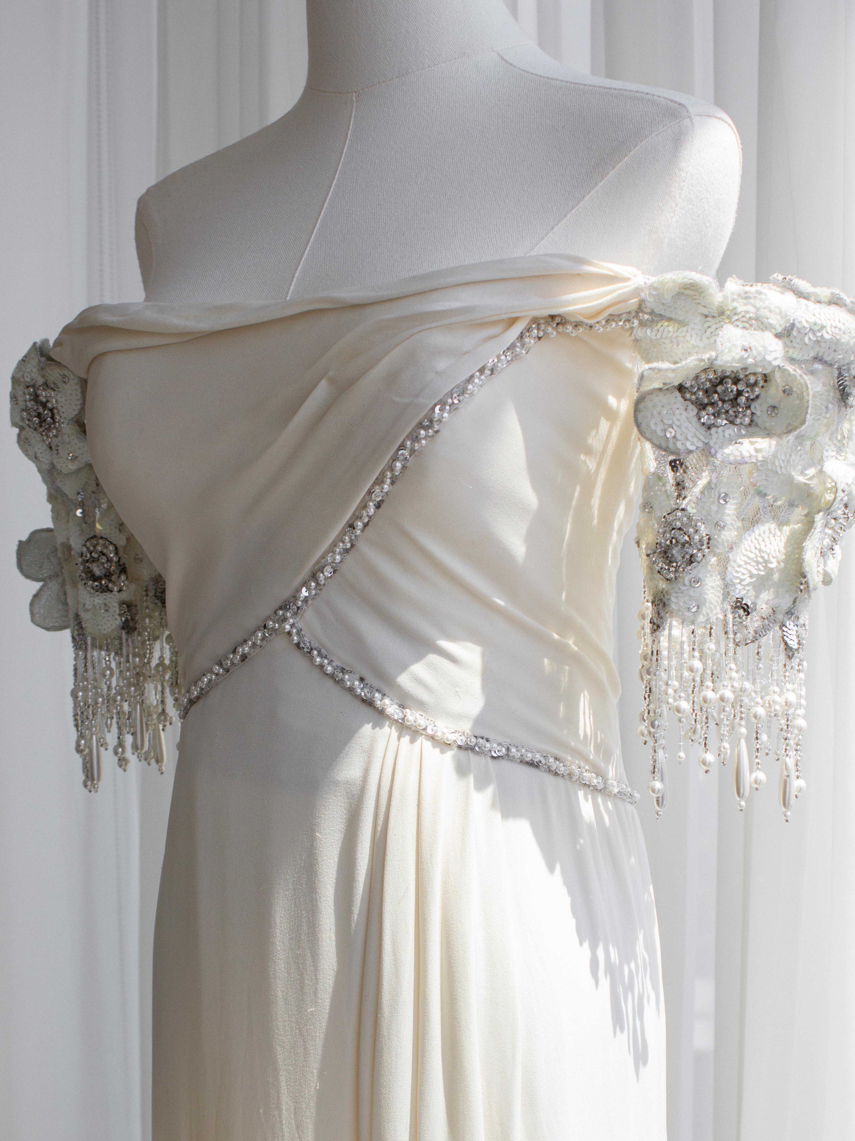 Bob Mackie Vintage 1980s White Flower Embellished Bridal Gown For Sale 3
