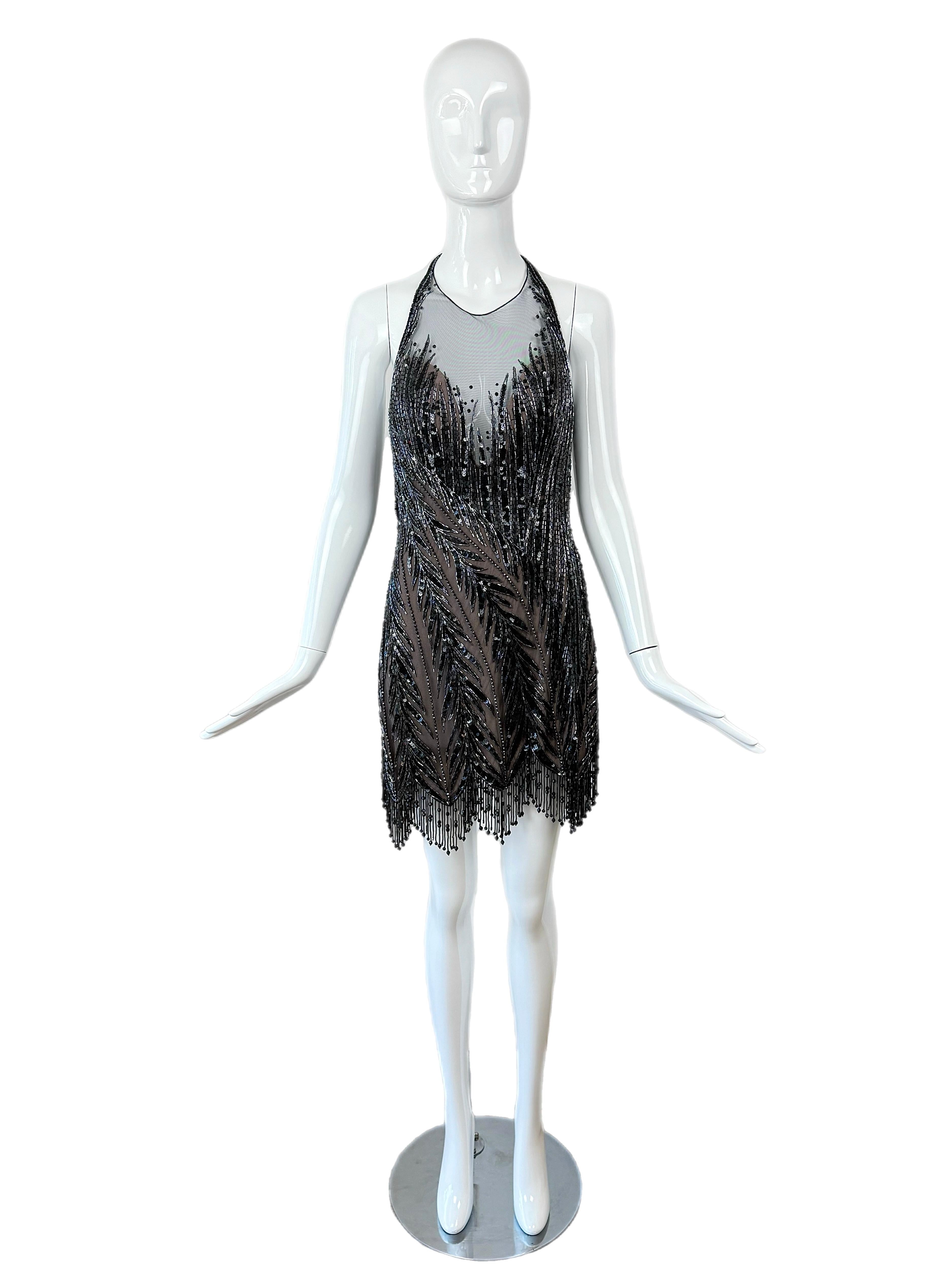 Bob Mackie
Vintage
C'est bien plus qu'une robe ! Il est 500% plus beau sur un vrai corps
Perles noires et grises (parfois irisées) sur fond gris.
Dos nu délicat en maille filet avec décolleté plongeant à illusion
Dos ouvert bas
Fermeture éclair