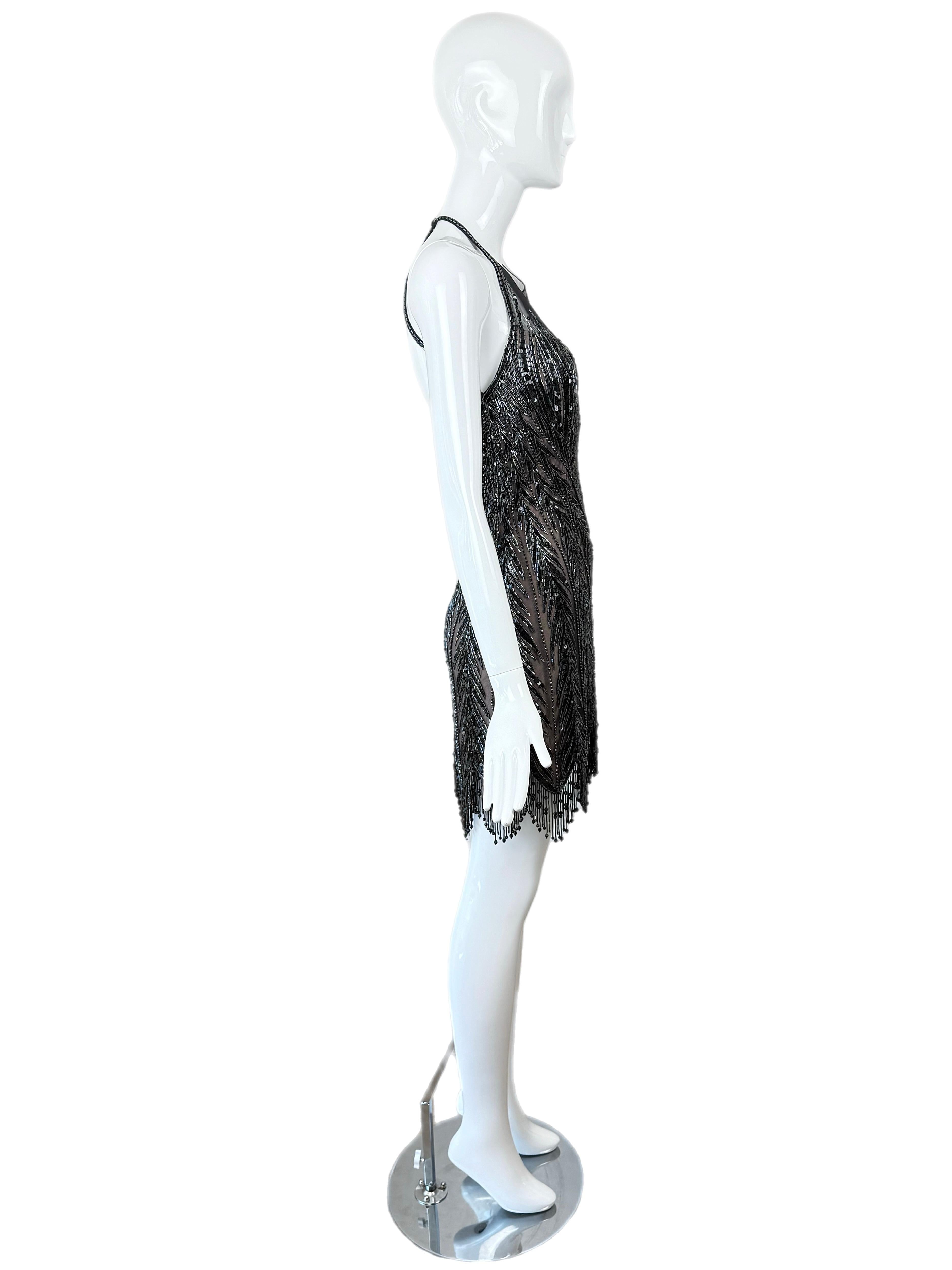 BOB MACKIE Mini robe dos nu vintage anthracite lourde perlée Excellent état - En vente à Leonardo, NJ