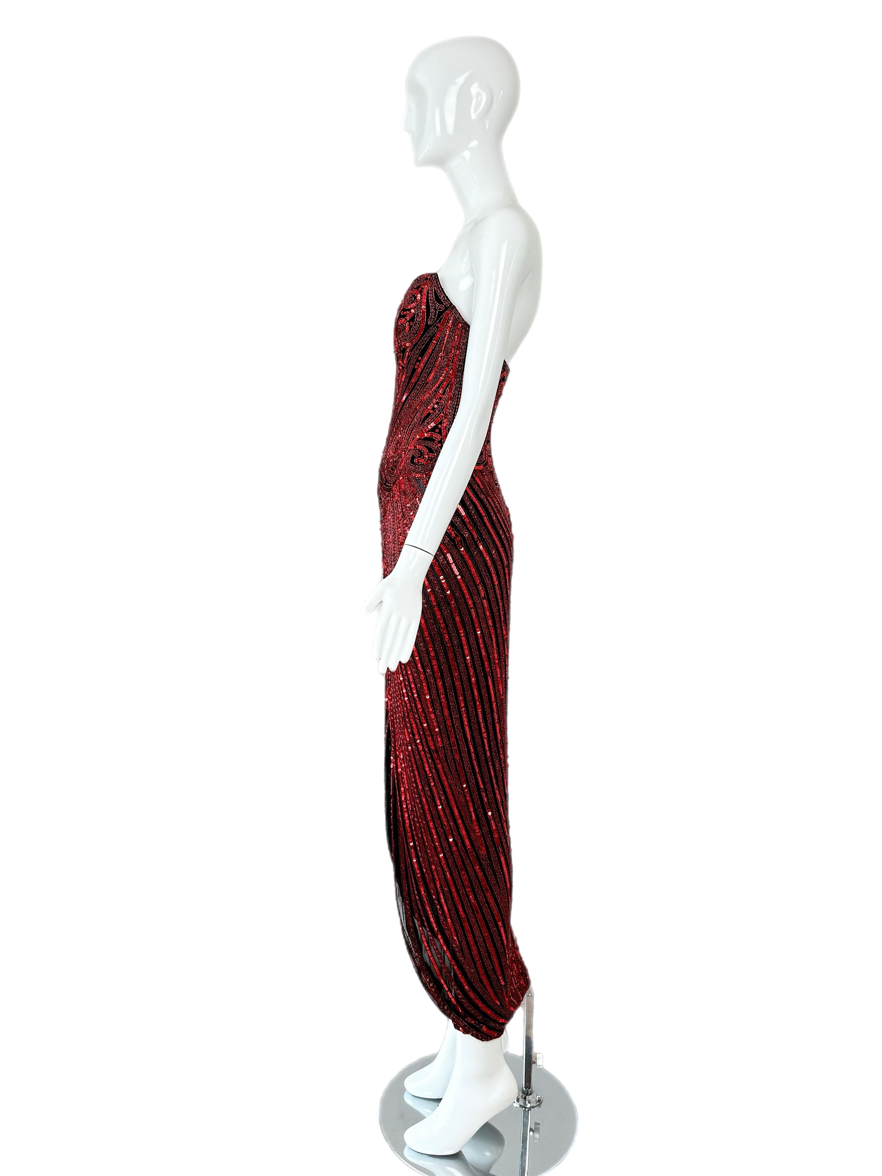 BOB MACKIE Vintage Rot Stark verschönertes Abendkleid im Angebot 4