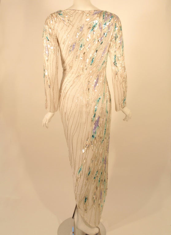 De las mujeres Bob Mackie Bata blanca de manga larga, con ondas de cuentas y lentejuelas moradas y azules en venta