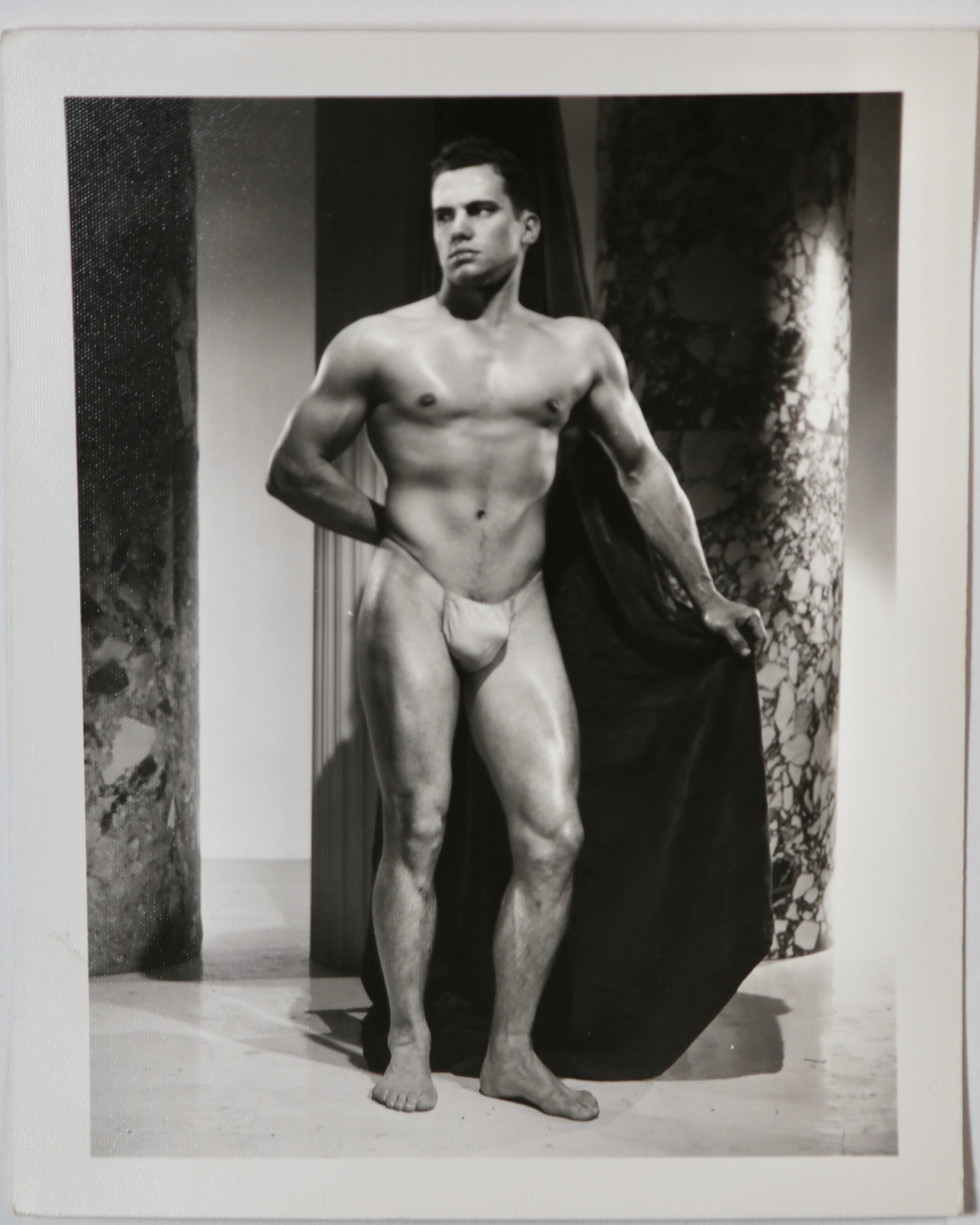 BOB MIZER  ATHLETIC MODEL GUILD 1950s Vintage 12 Photograph Series - Rome of Old in vendita 3