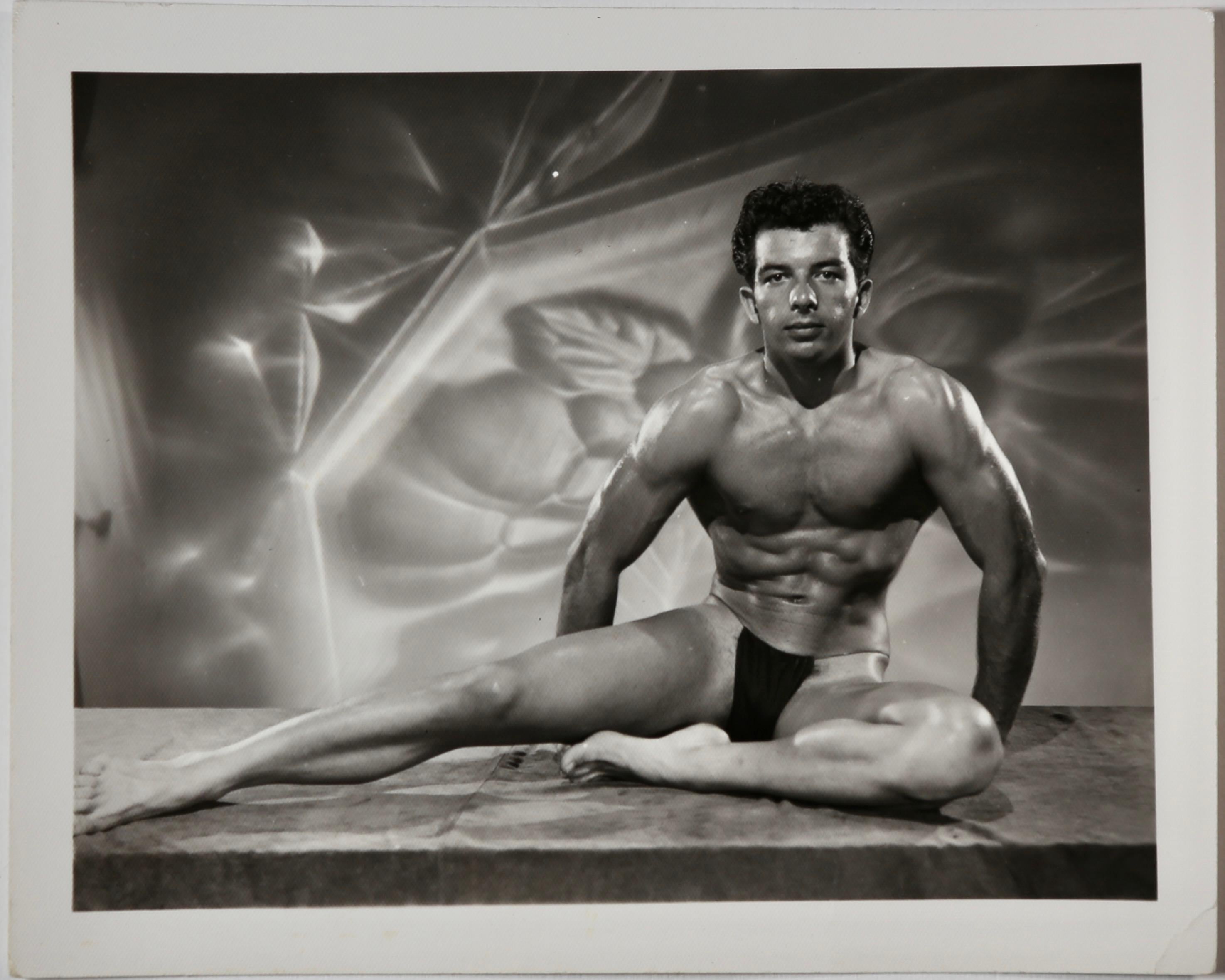 BOB MIZER  ATHLETIC MODEL GUILD 1950s Vintage 12 Photograph Series - Rome of Old in vendita 4