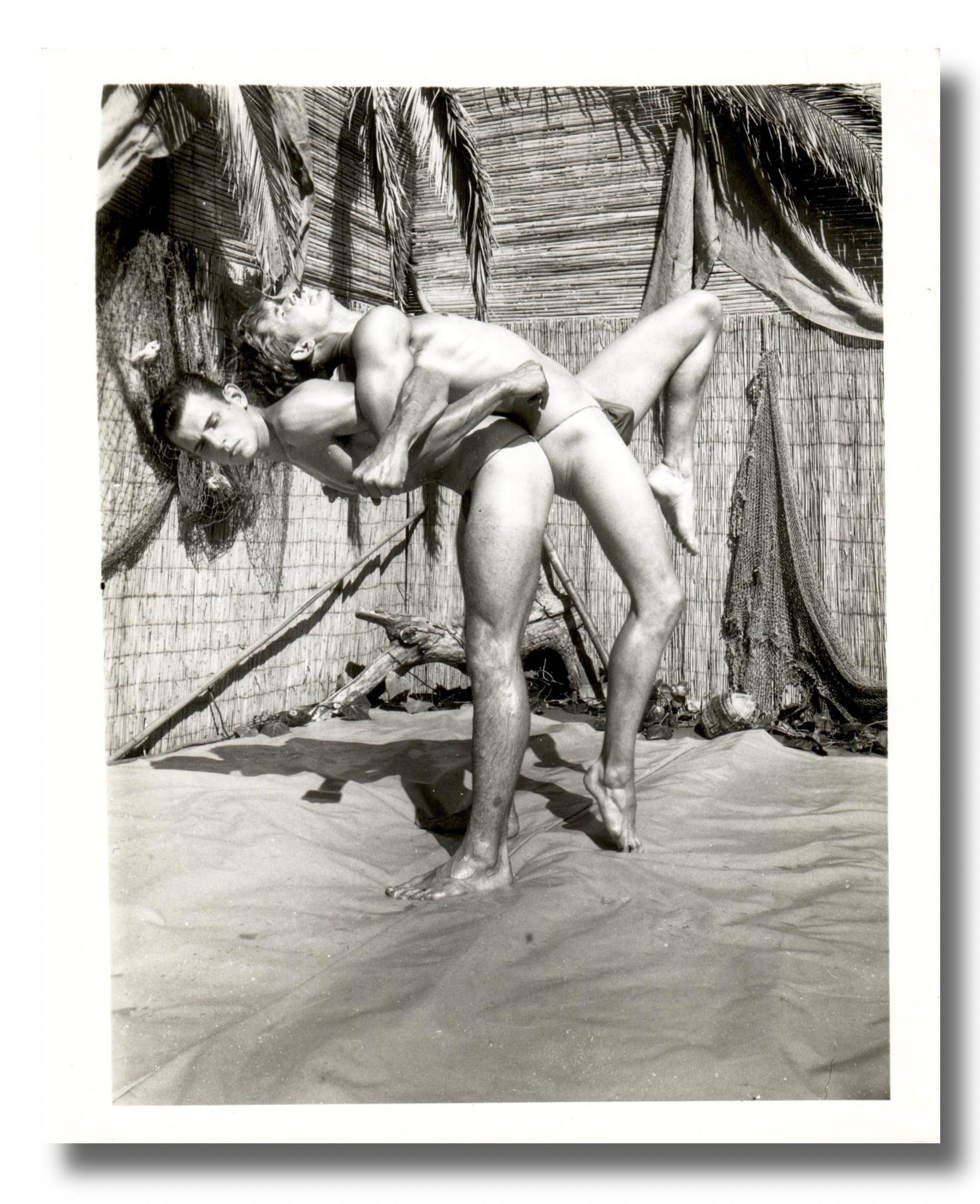 Bob Mizer Nude Photograph – 1960er Jahre Gelatinesilberdruck - Originalfotografie - AMG Studio Stempel - Original