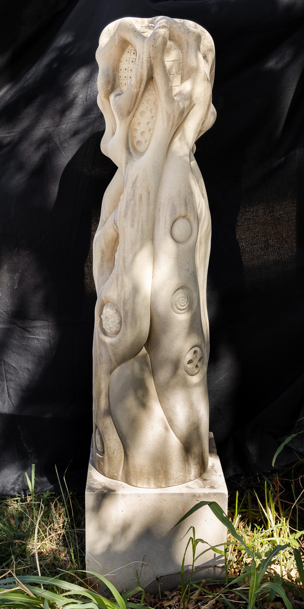 Fantastische Psychedelic-Skulptur „Lemon Squeezer“ aus weißem Kalkstein mit Steinschnitzereien – Sculpture von Bob Ragan
