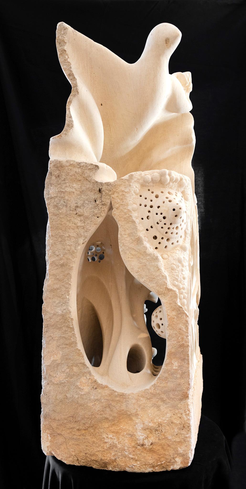 Fantastische Psychedelic-Skulptur „Sea Candy“ aus weißem Kalkstein mit Steinschnitzereien – Sculpture von Bob Ragan
