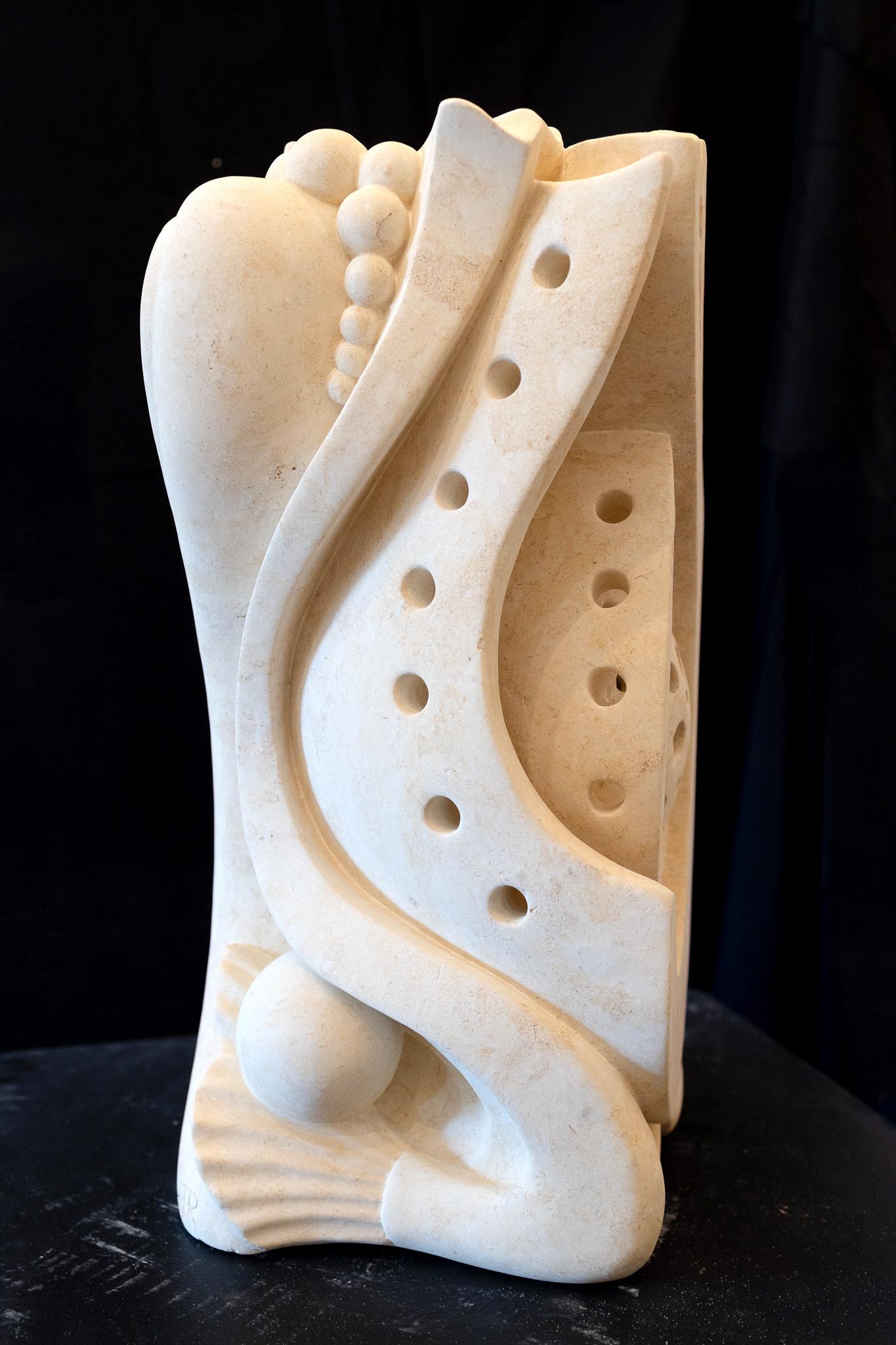 Fantastische Psychedelic-Skulptur „Seven Sisters“ aus weißem Kalkstein mit Steinschnitzereien – Sculpture von Bob Ragan