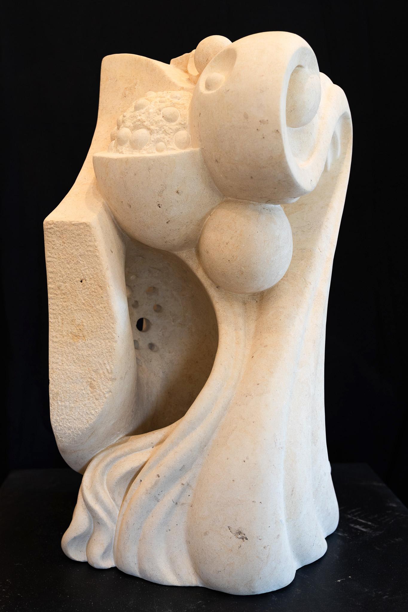 Fantastische Psychedelic-Skulptur „Seven Sisters“ aus weißem Kalkstein mit Steinschnitzereien (Weiß), Abstract Sculpture, von Bob Ragan