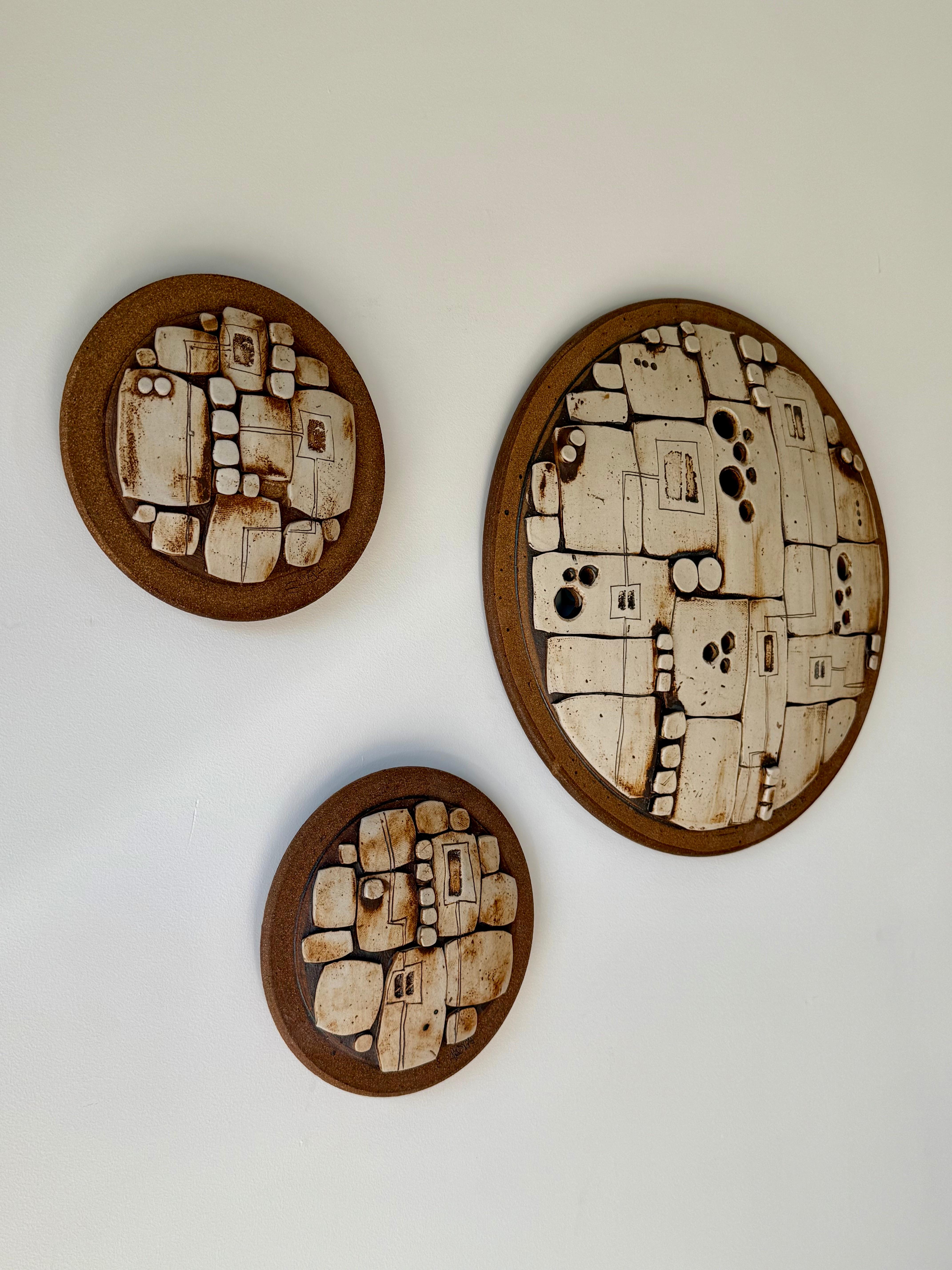 Mid-Century Modern Bob Sakoda Sculptural 3-Piece Ceramic Set, California Studio Pottery, 1980 For Sale