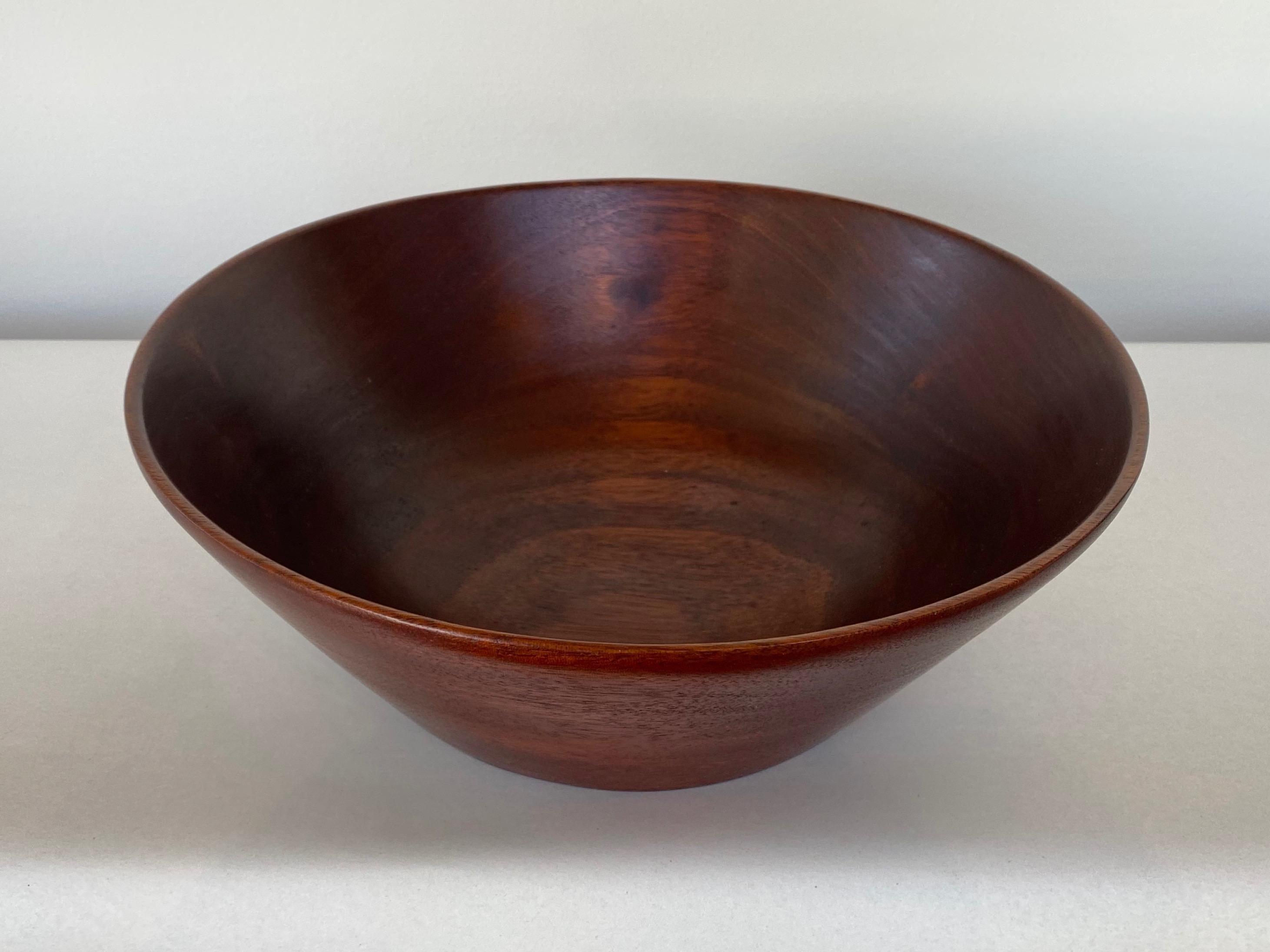 Mid-Century Modern Bob Stocksdale Mahogany Turned Wood Bowl, Signed, 1960s For Sale