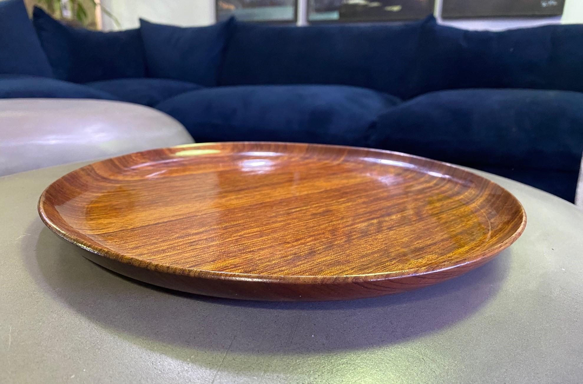 Bandeja de madera exótica torneada, moderna de mediados de siglo, firmada por Bob Stocksdale Estadounidense en venta