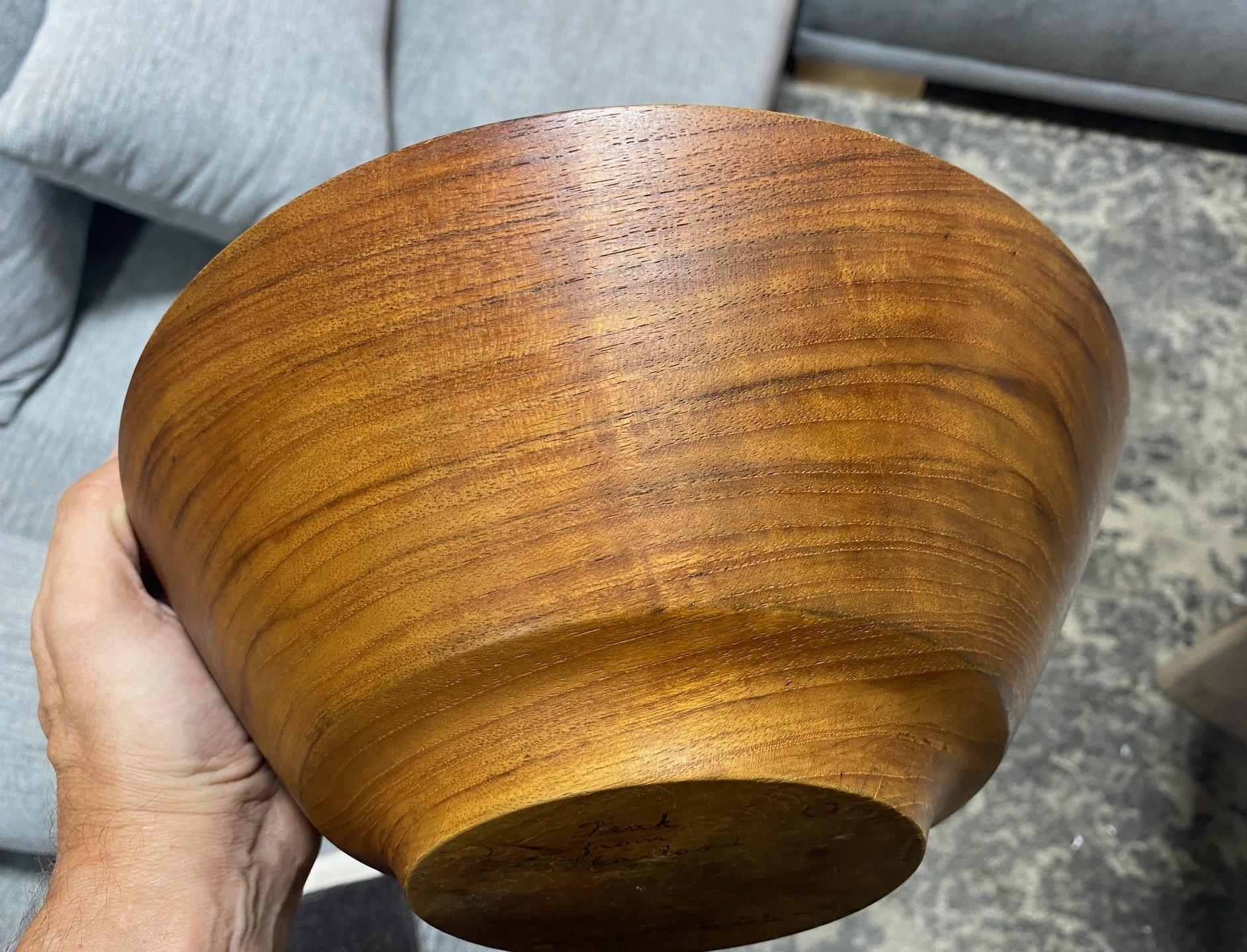 Gran cuenco artístico de madera de teca torneada, moderno de mediados de siglo, firmado por Bob Stocksdale en venta 12