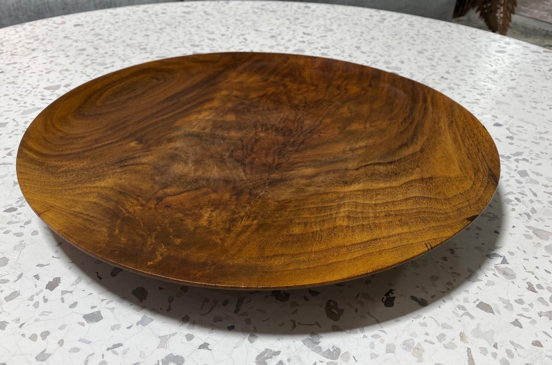 American Bob Stocksdale Signed Mid-Century Modern Turned Walnut Wood Charger Platter For Sale