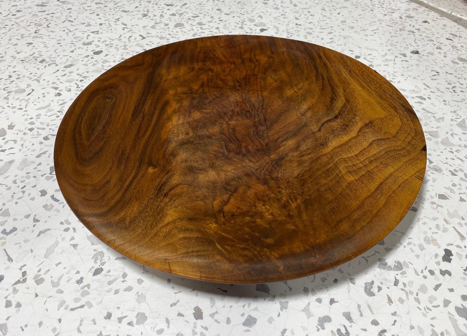 Late 20th Century Bob Stocksdale Signed Mid-Century Modern Turned Walnut Wood Charger Platter For Sale