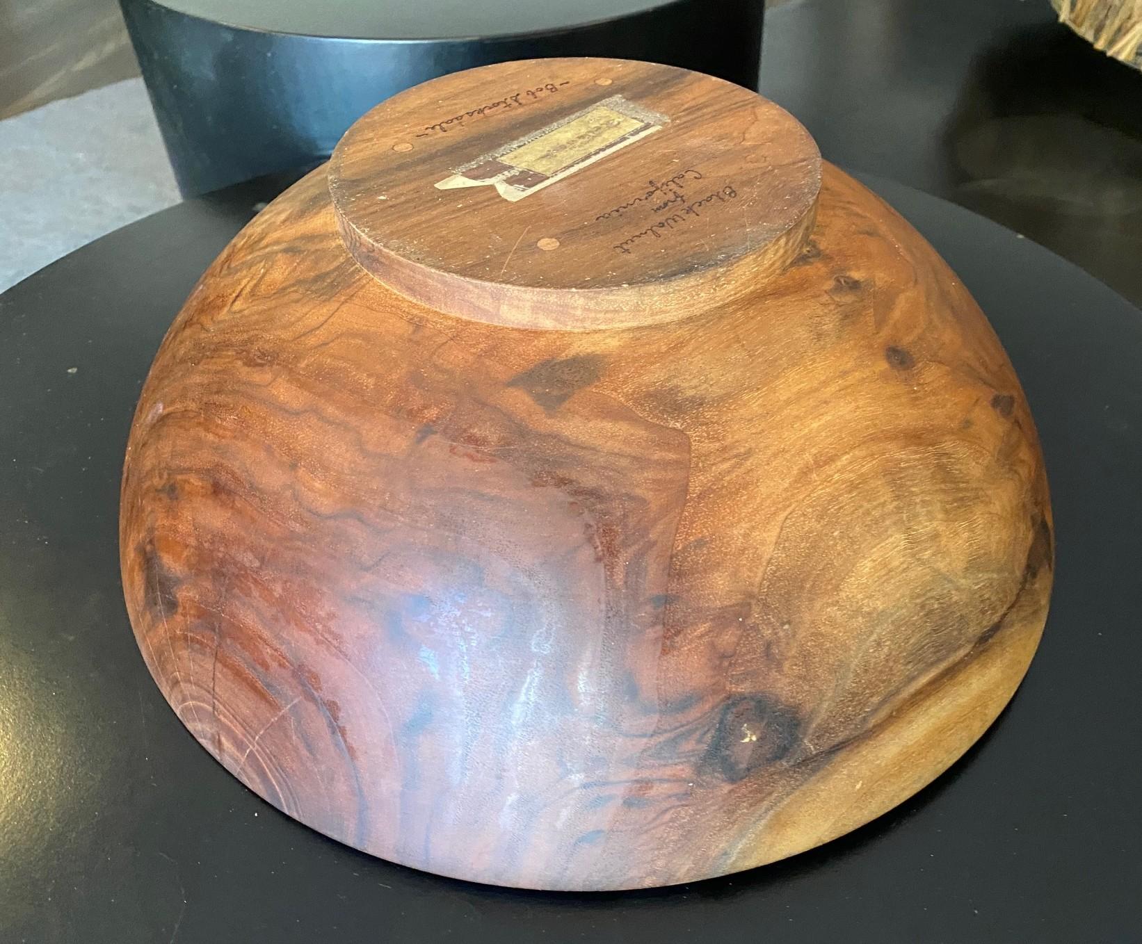 Ciotola d'arte di grandi dimensioni in legno di noce tornito firmata da Bob Stocksdale, risalente alla metà del secolo scorso in vendita 5