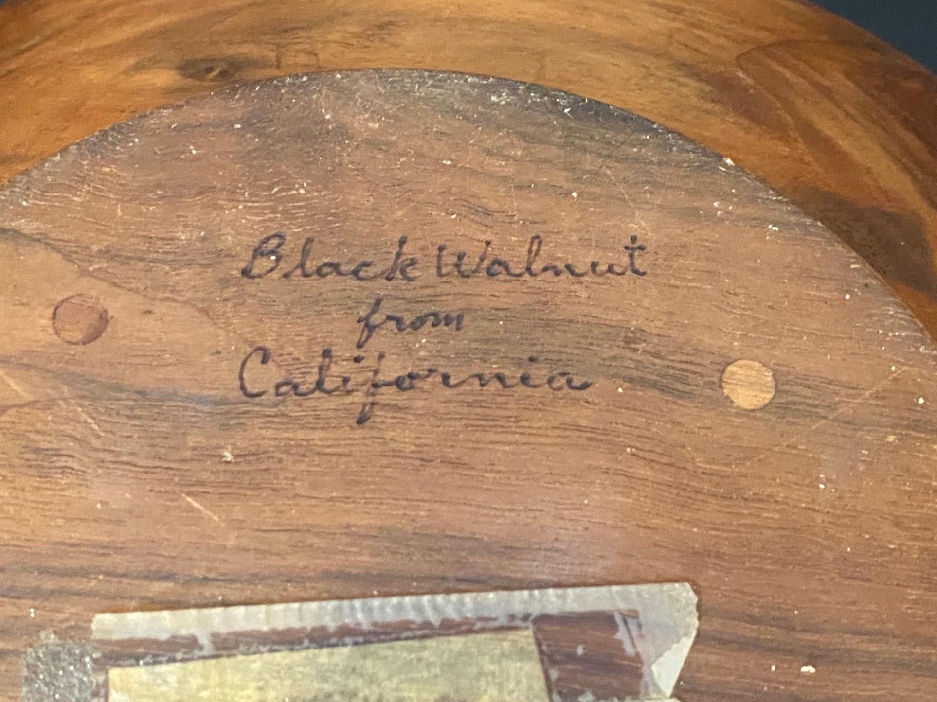 Ciotola d'arte di grandi dimensioni in legno di noce tornito firmata da Bob Stocksdale, risalente alla metà del secolo scorso in vendita 8