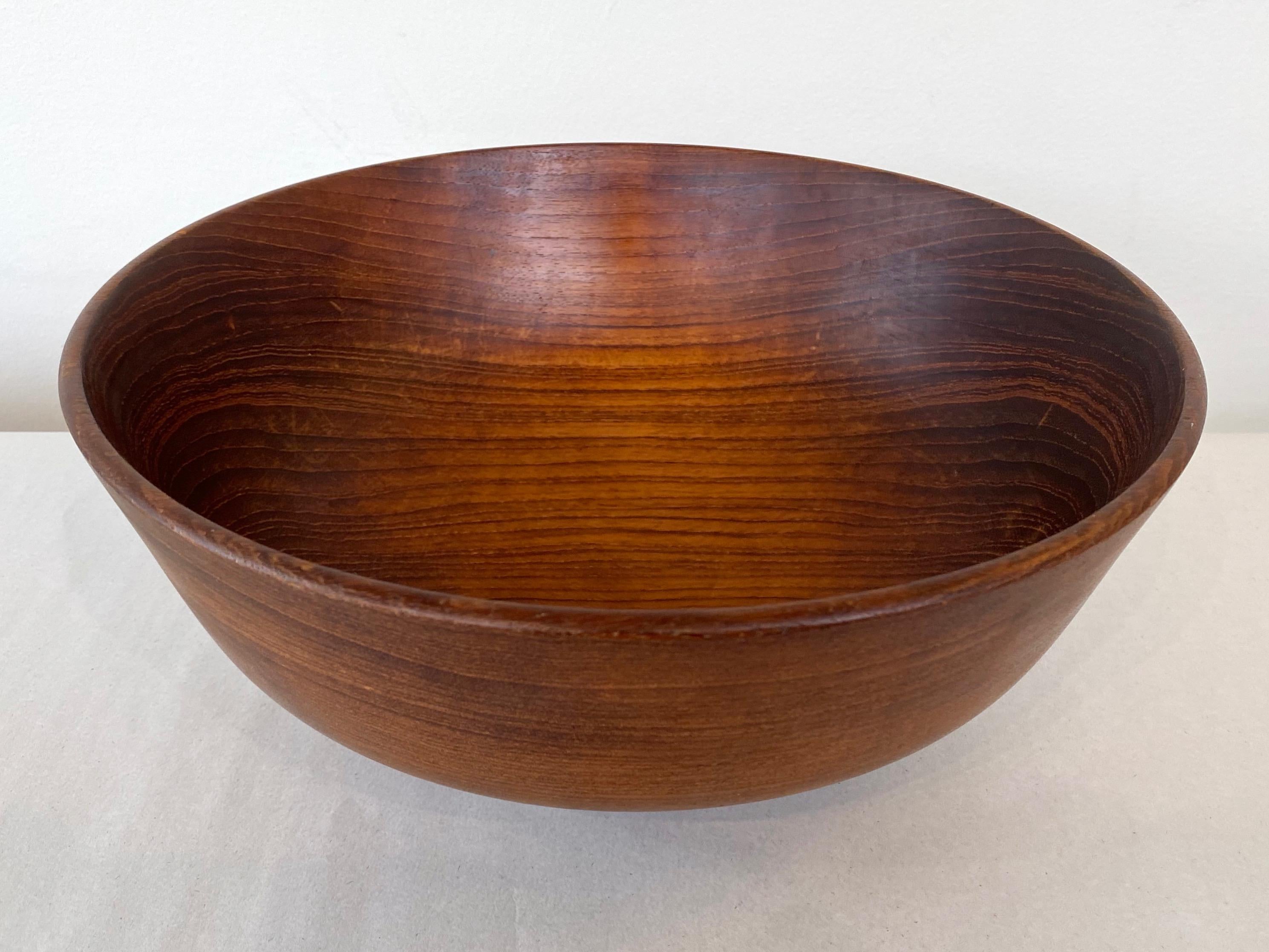Bob Stocksdale Teak Turned Wood Bowl with Exceptional Grain Pattern, Early 1970s For Sale 4
