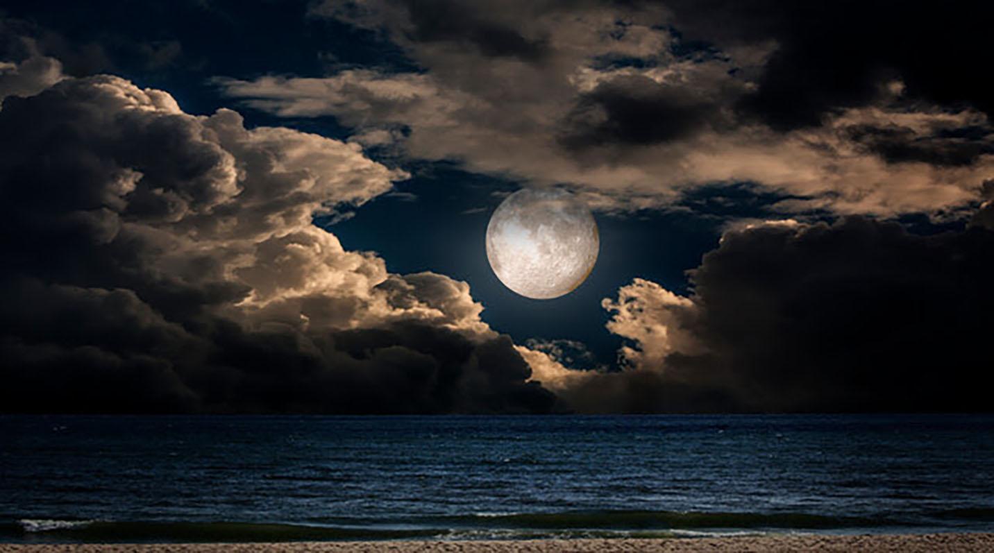 Bob Tabor Landscape Photograph - Moon 10