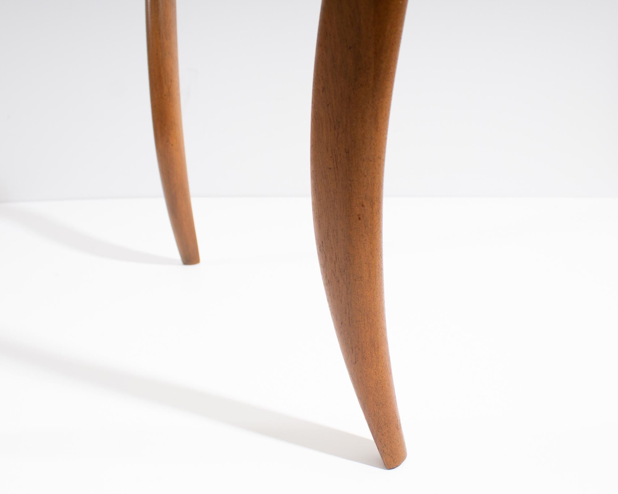 Bois Table d'appoint postmoderne en bois « Dancing Table » de Bob Trotman