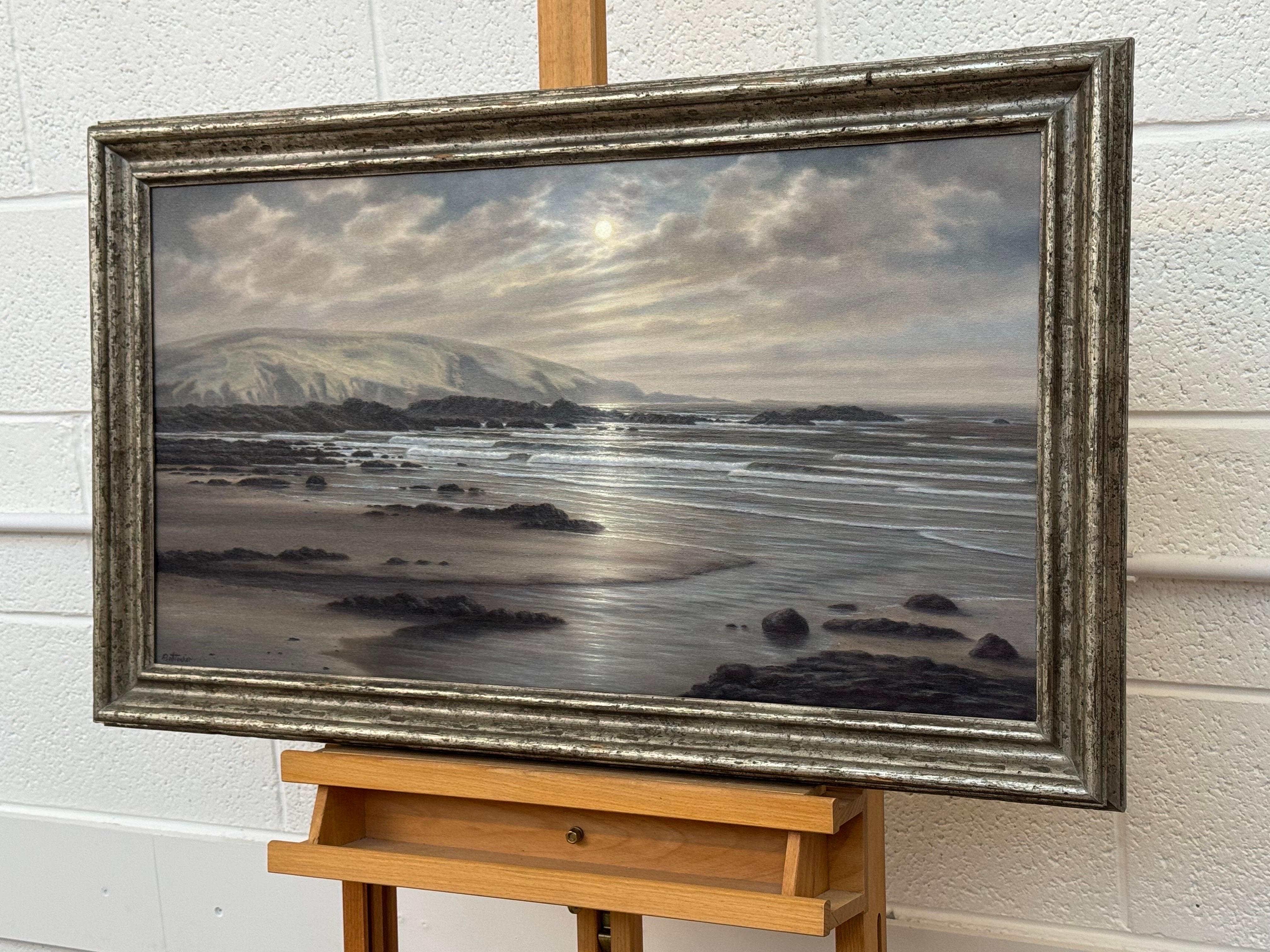 Paesaggio marino della costa del Devon all'alba sulla costa meridionale dell'Inghilterra - Figurative Painting Grigio di Bob Tucker