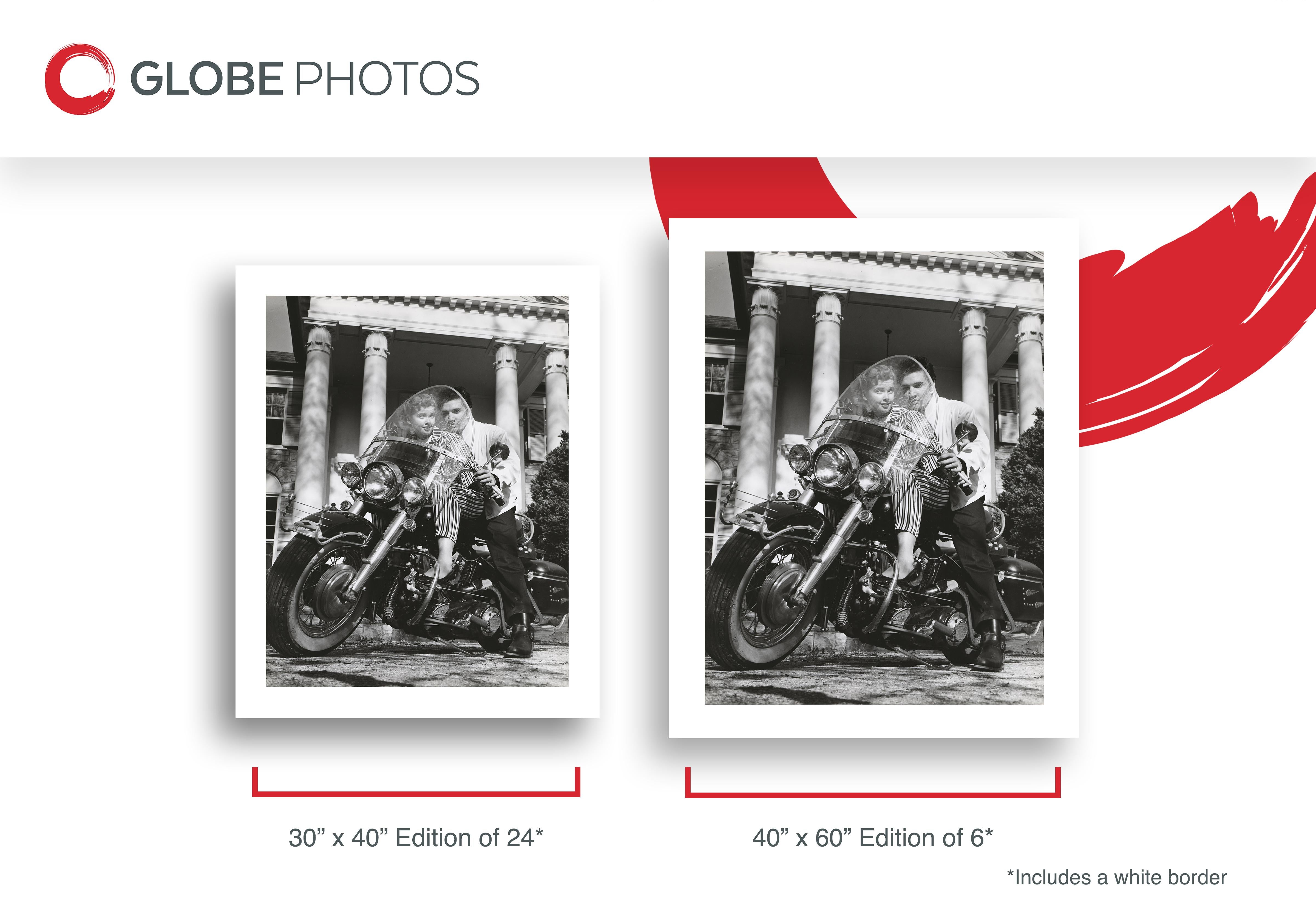 Elvis Presley y su novia en moto - Black and White Photograph Negro de Bob Williams