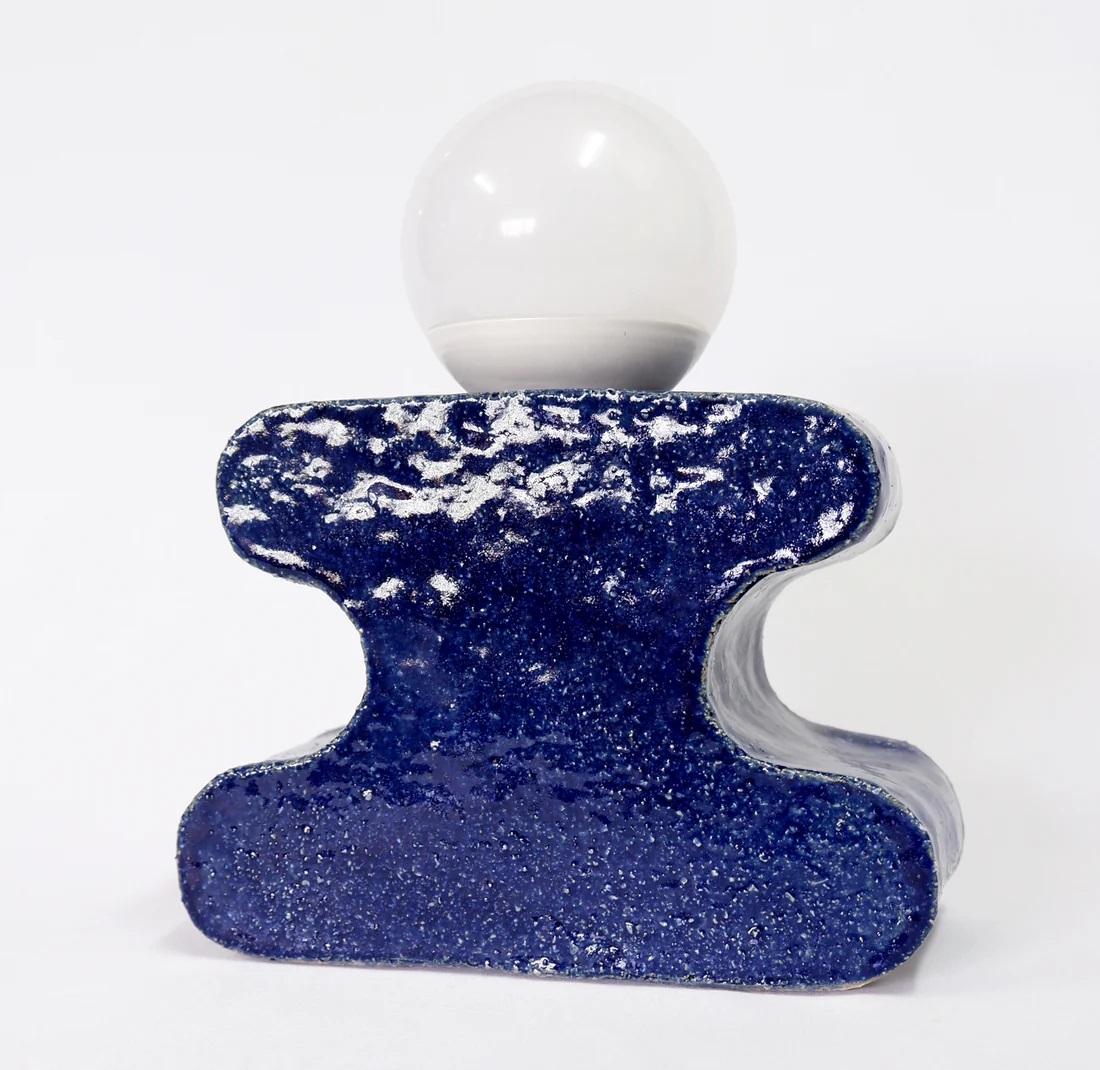 Français Lampe de bureau Boba Mini Donna I de Curvy World Studio en vente