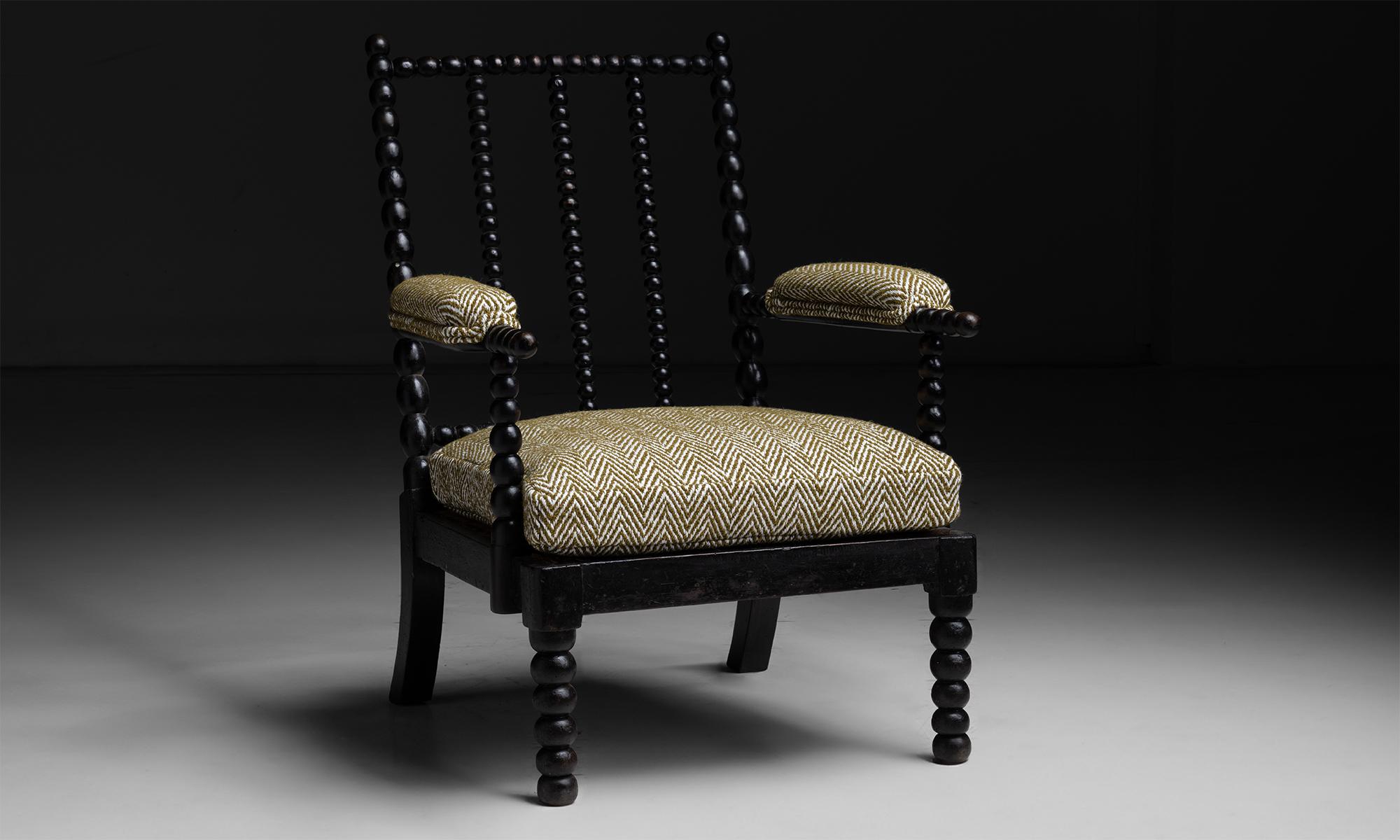 Bobbin Armchair

England circa 1890

Newly upholstered seat and arms in herringbone fabric by De La Cuona, composed of wool and linen.

27
