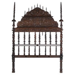 Bobbin lace bed made of Noble Wood - 17th century