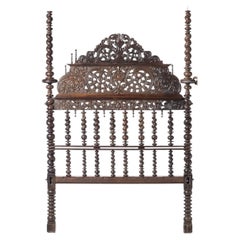 Bobbin lace bed made of Noble Wood - 17th century