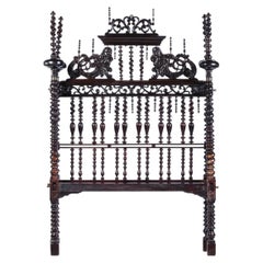 Bobbin lace bed made of Noble Wood - 17th century