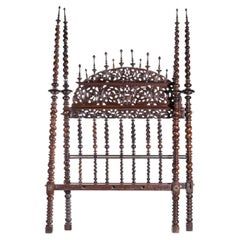 Bobbin lace bed made of Noble Wood - 17th century