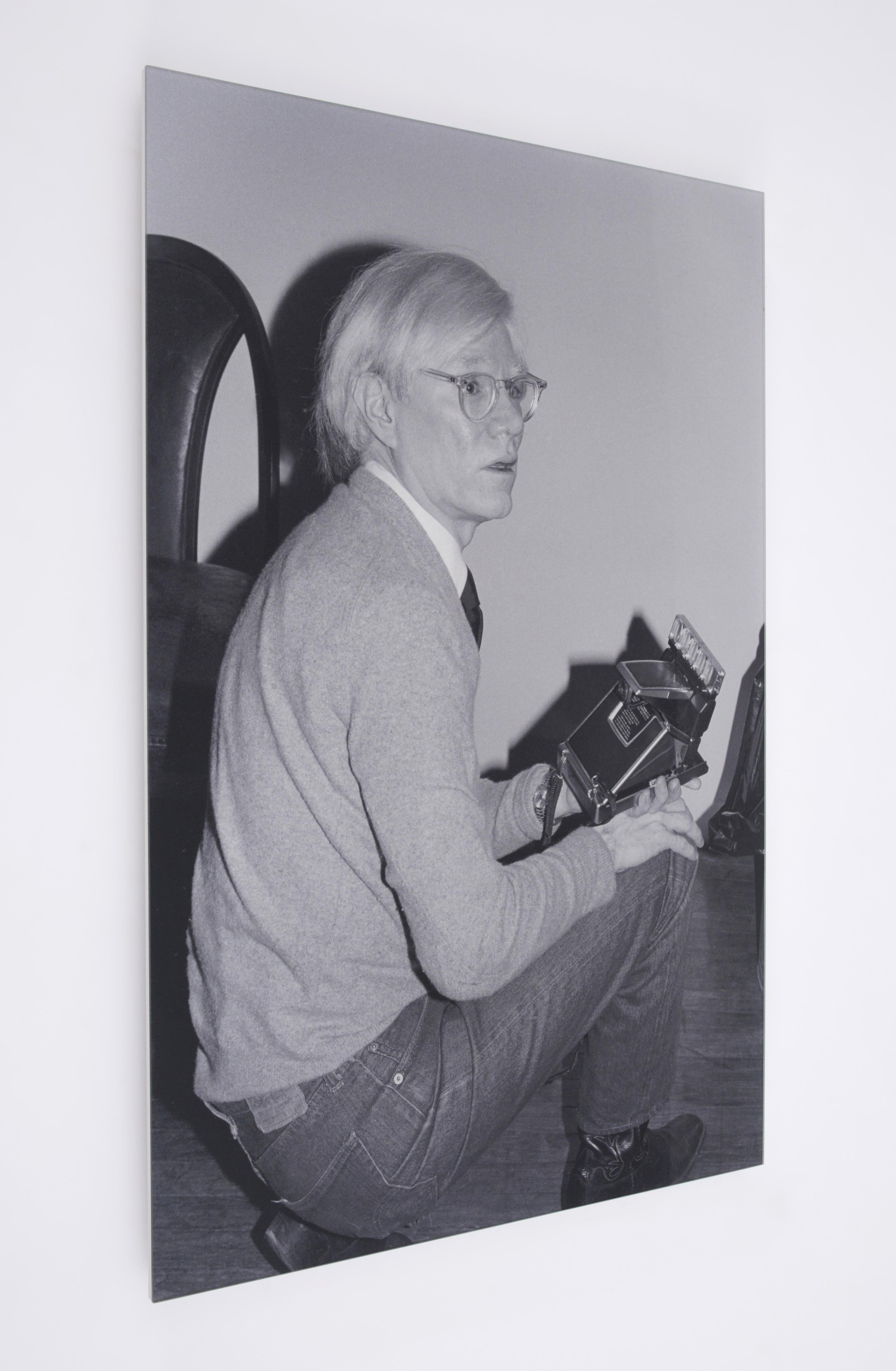 Bobby Grossman ANDY WARHOL WITH POLAROID SX70, THE FACTORY C-Print im Angebot 1