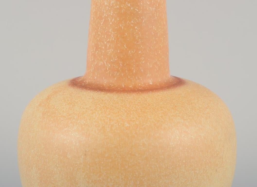 Smaltato Bobergs Fajansfabrik/Gefle, Svezia. Vaso grande in ceramica, a collo stretto. in vendita